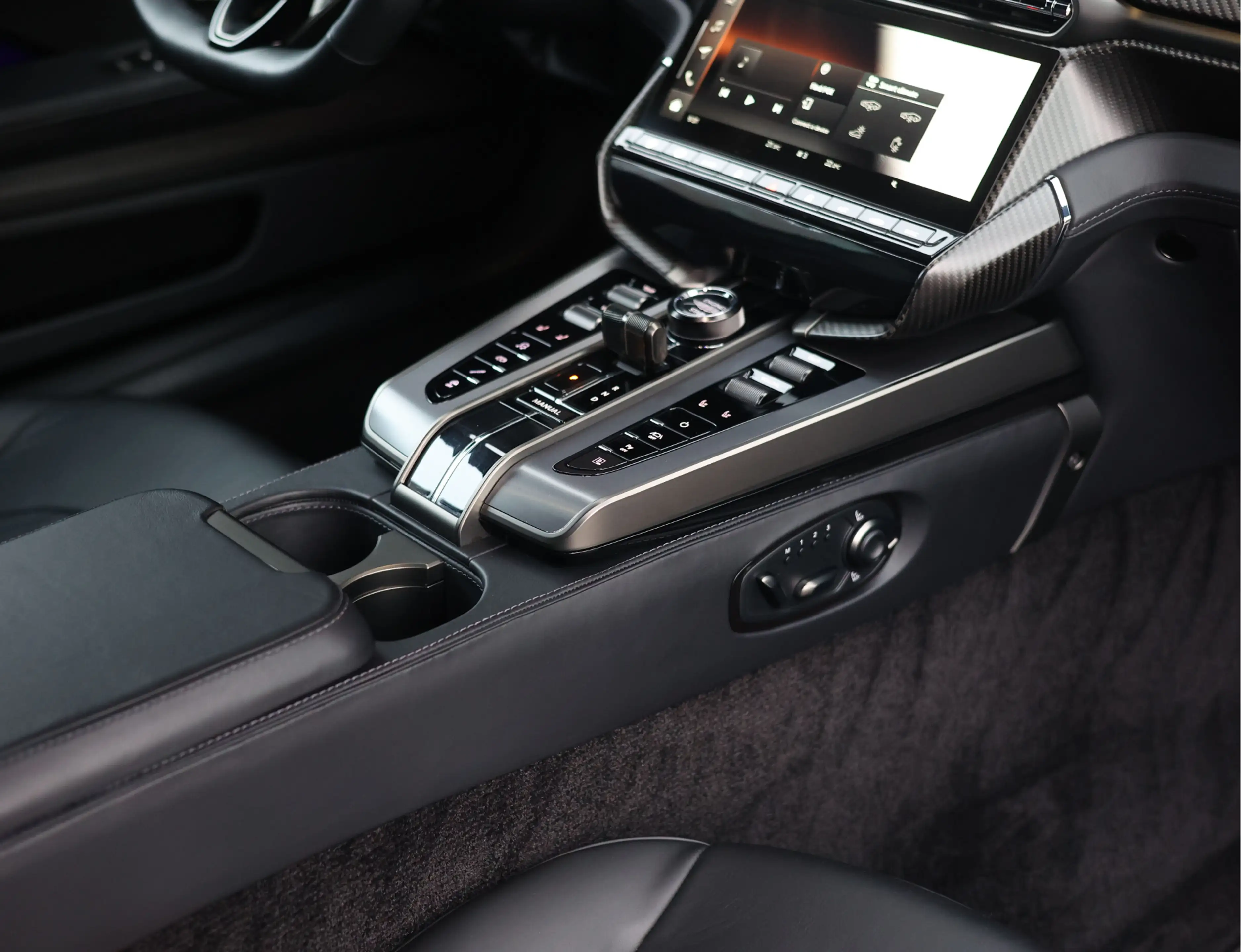 Aston Martin Vanquish 5.2 V12 Coupe | Q Epsilon Black - Nieuwstaat - B&W — photo 41