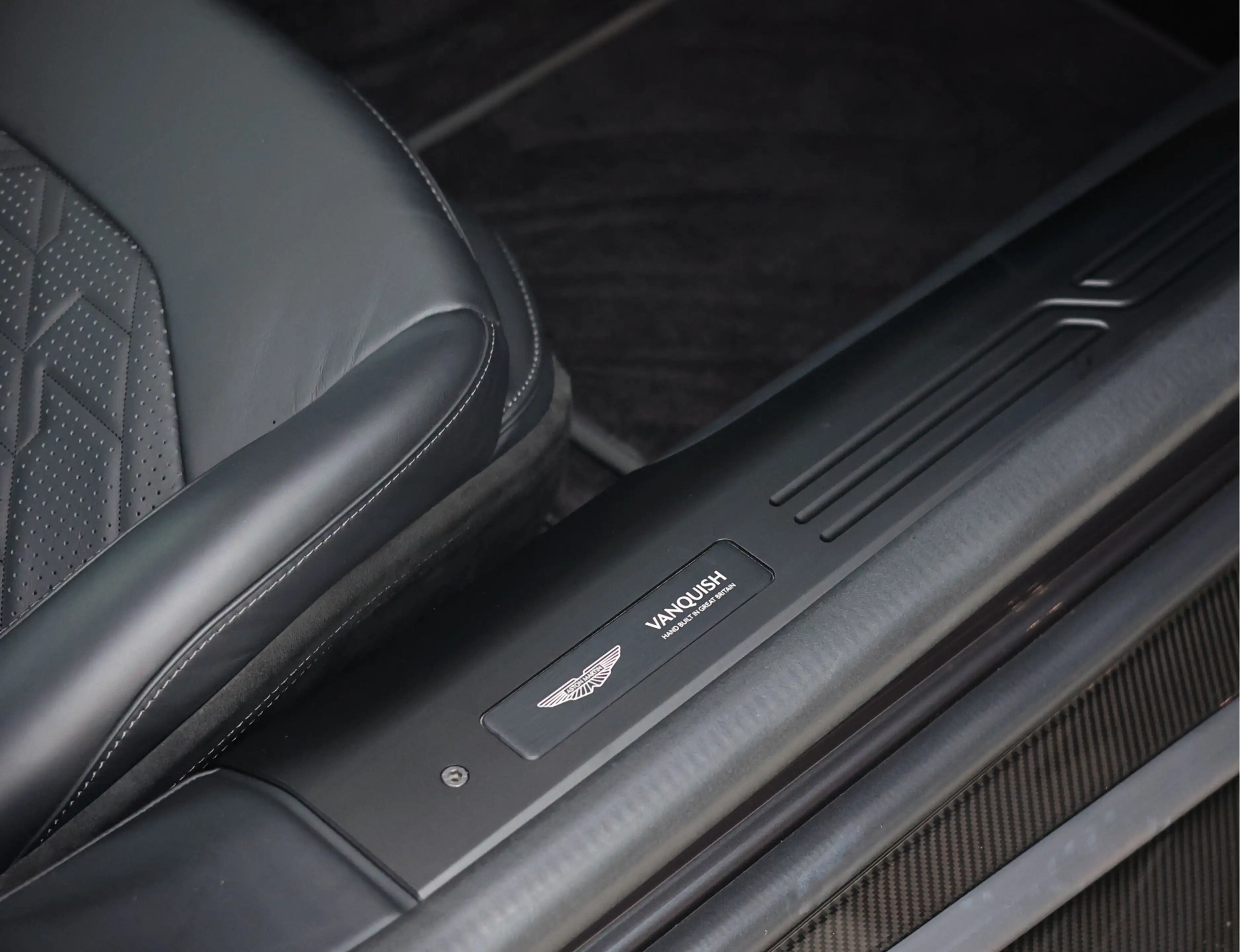 Aston Martin Vanquish 5.2 V12 Coupe | Q Epsilon Black - Nieuwstaat - B&W — photo 31