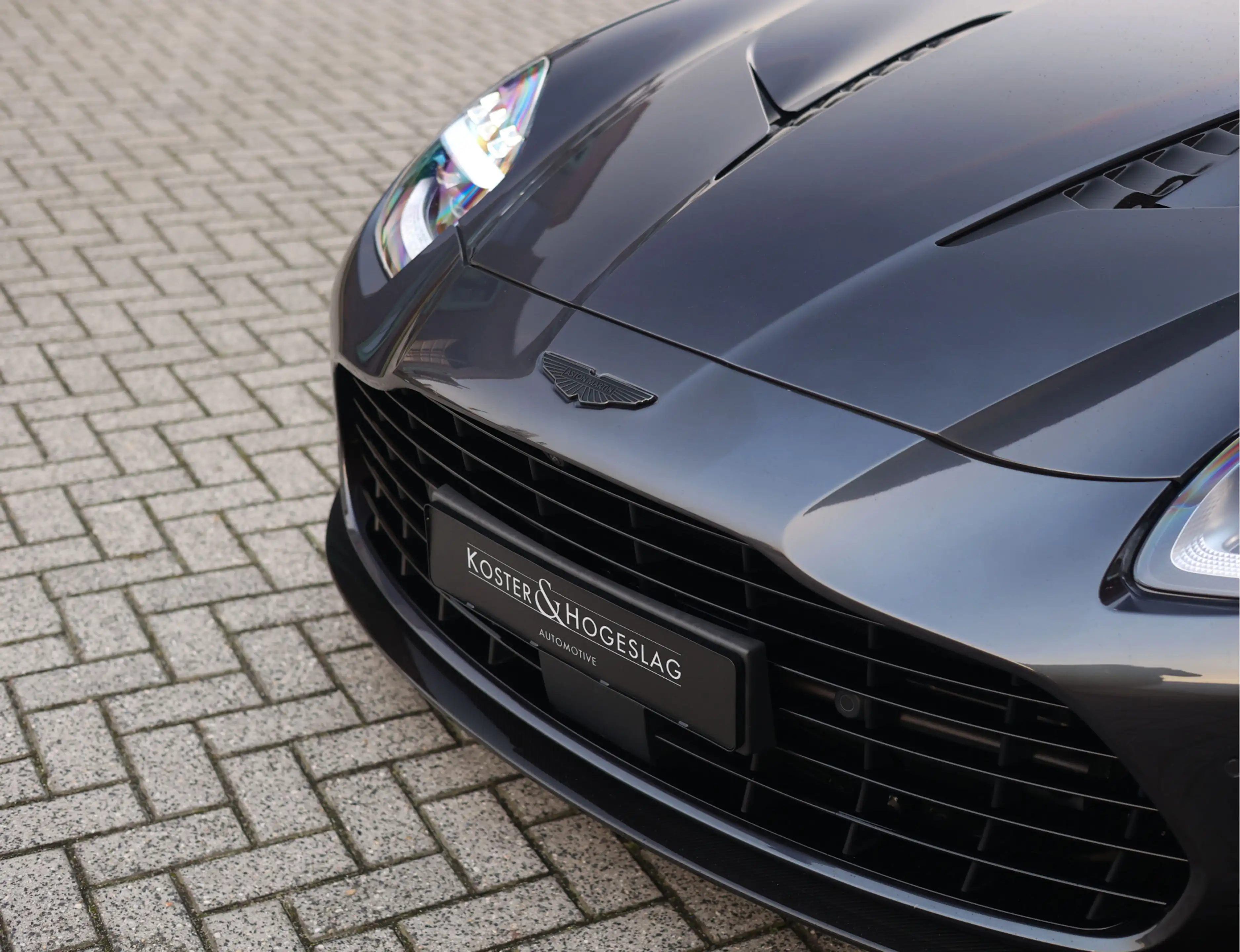 Aston Martin Vanquish 5.2 V12 Coupe | Q Epsilon Black - Nieuwstaat - B&W — photo 19