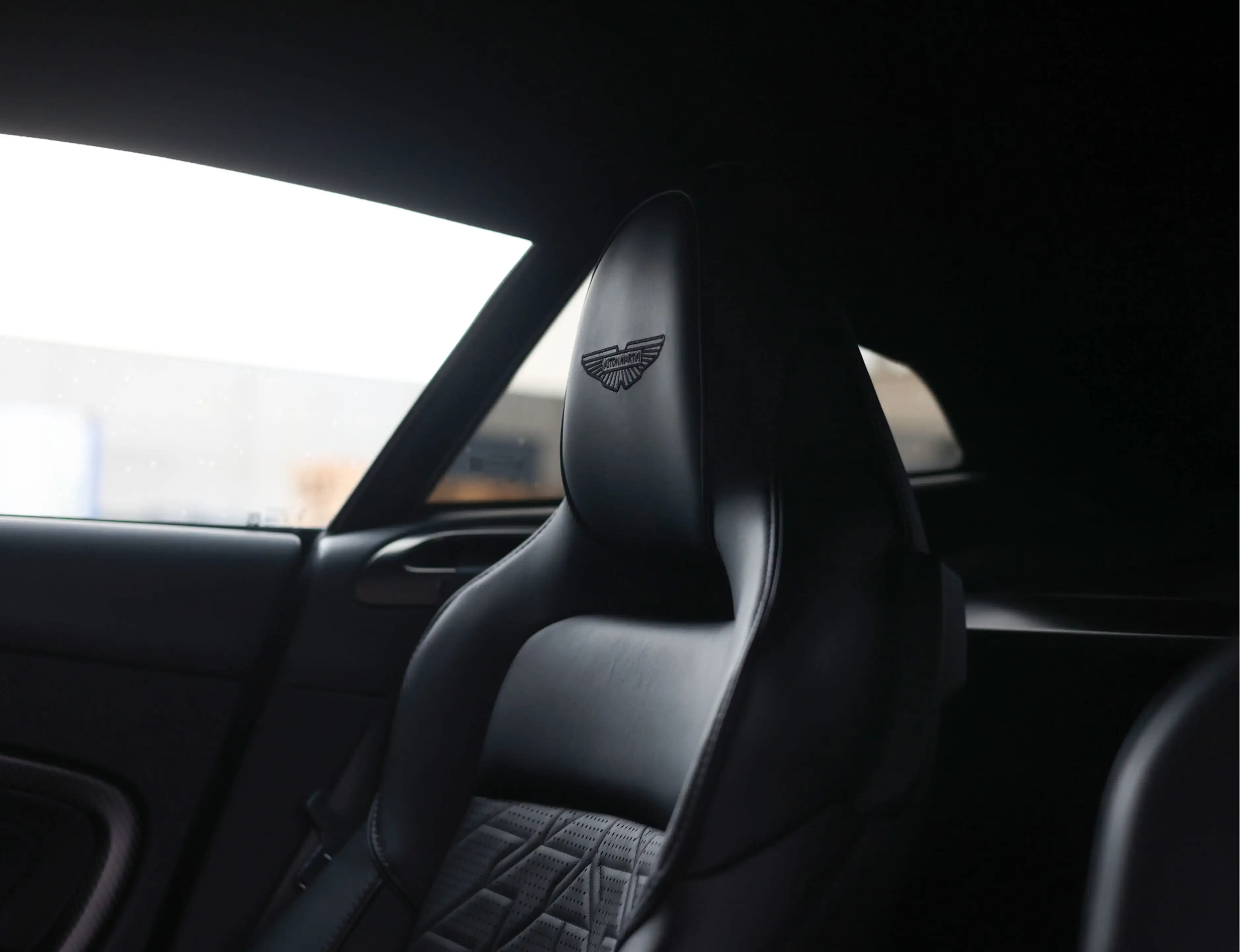 Aston Martin Vanquish 5.2 V12 Coupe | Q Epsilon Black - Nieuwstaat - B&W — photo 4