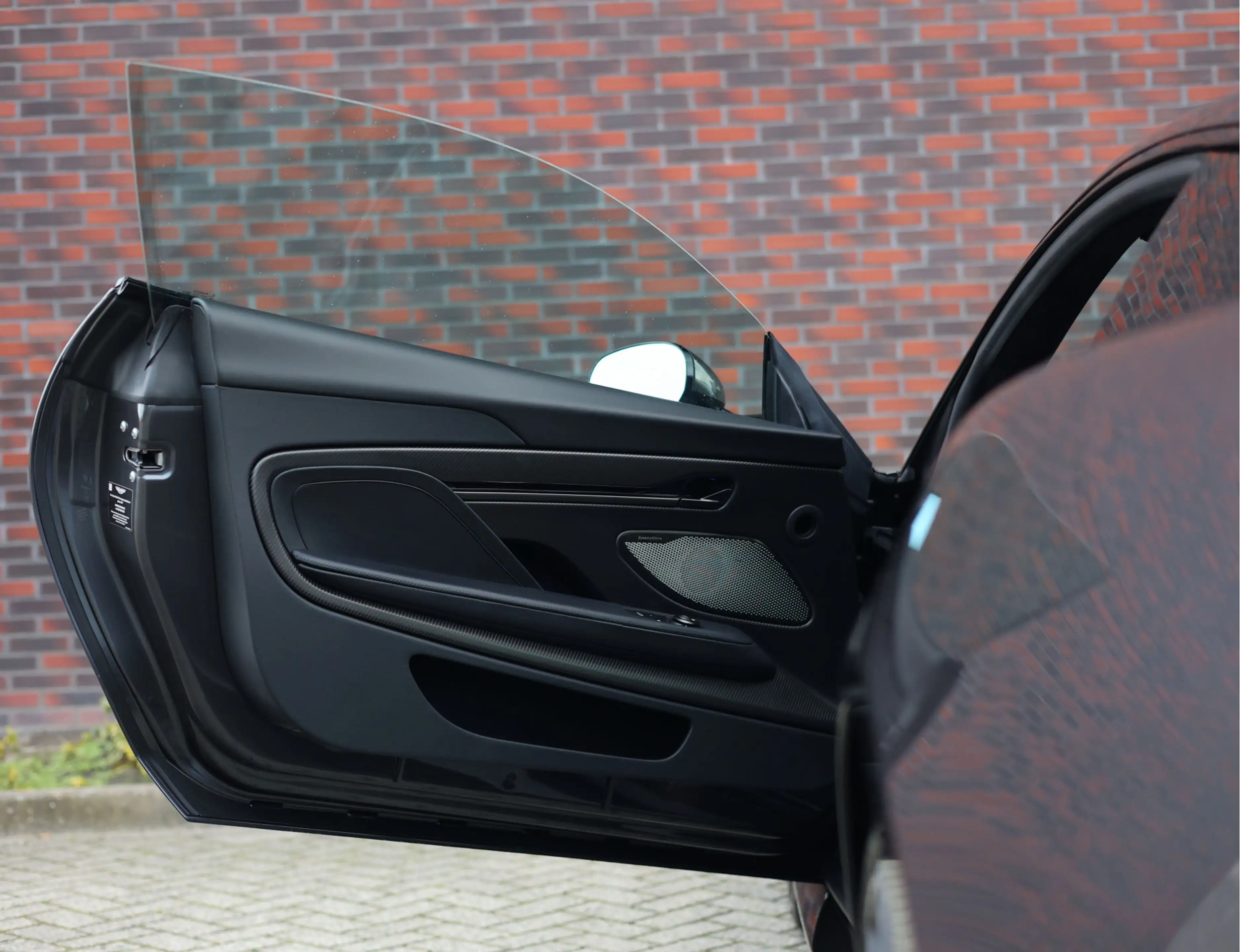 Aston Martin Vanquish 5.2 V12 Coupe | Q Epsilon Black - Nieuwstaat - B&W — photo 30
