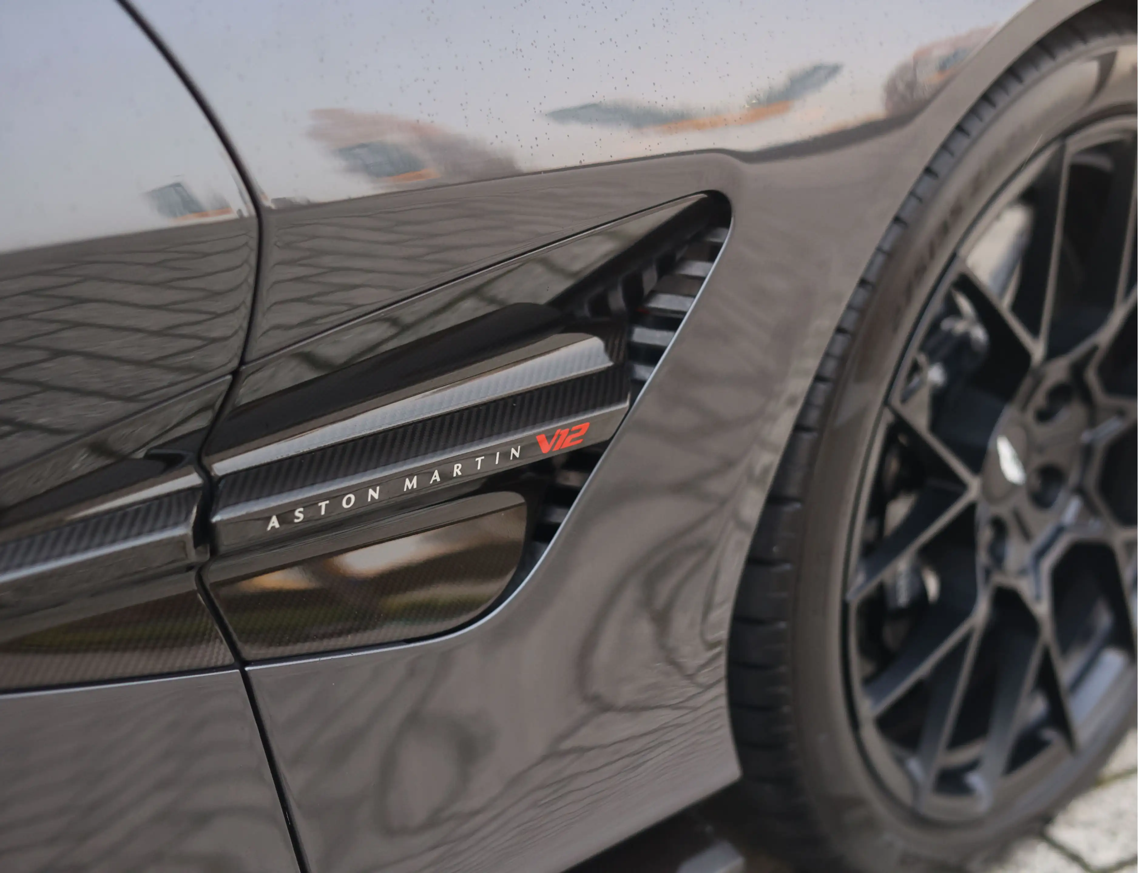 Aston Martin Vanquish 5.2 V12 Coupe | Q Epsilon Black - Nieuwstaat - B&W — photo 16