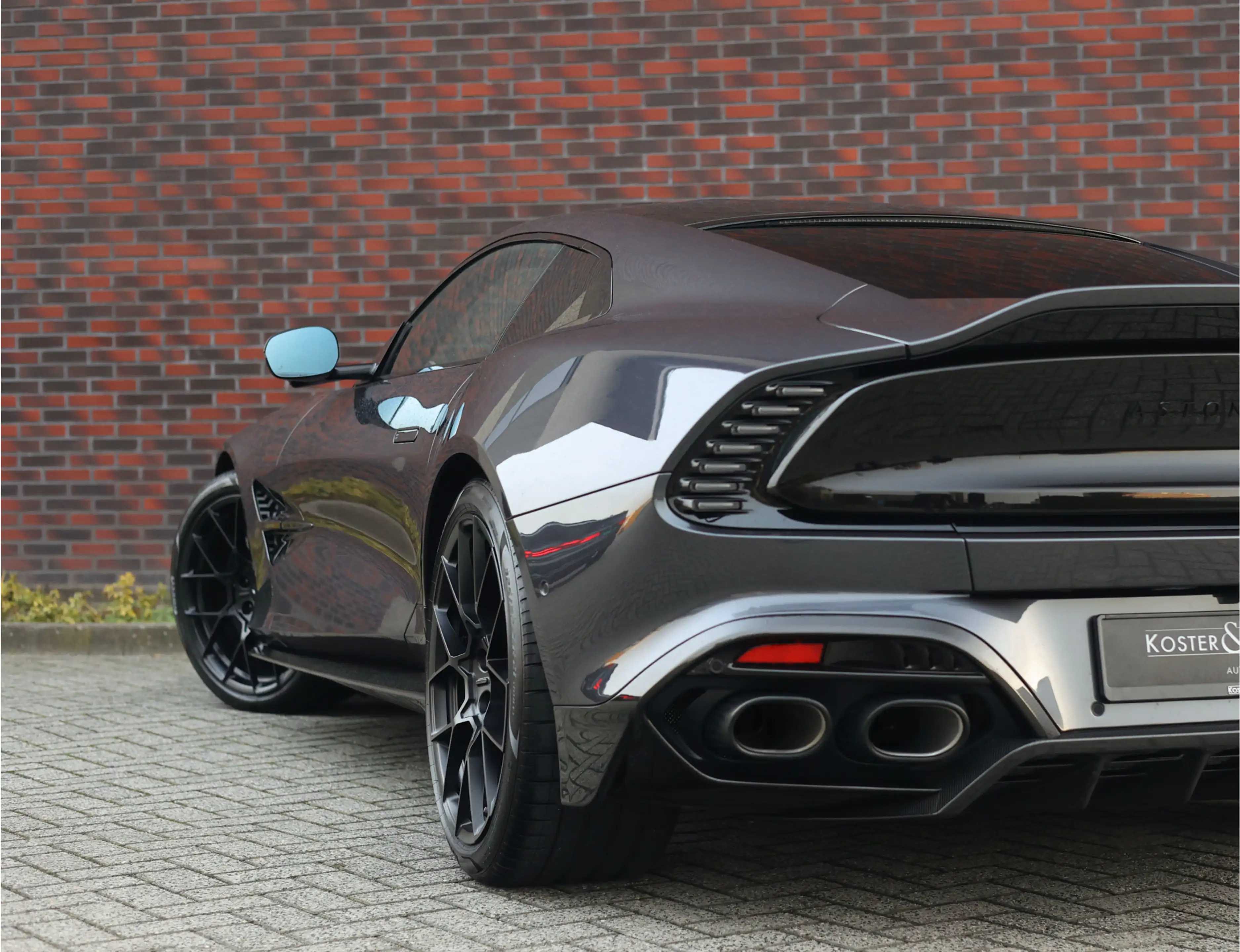Aston Martin Vanquish 5.2 V12 Coupe | Q Epsilon Black - Nieuwstaat - B&W — photo 23