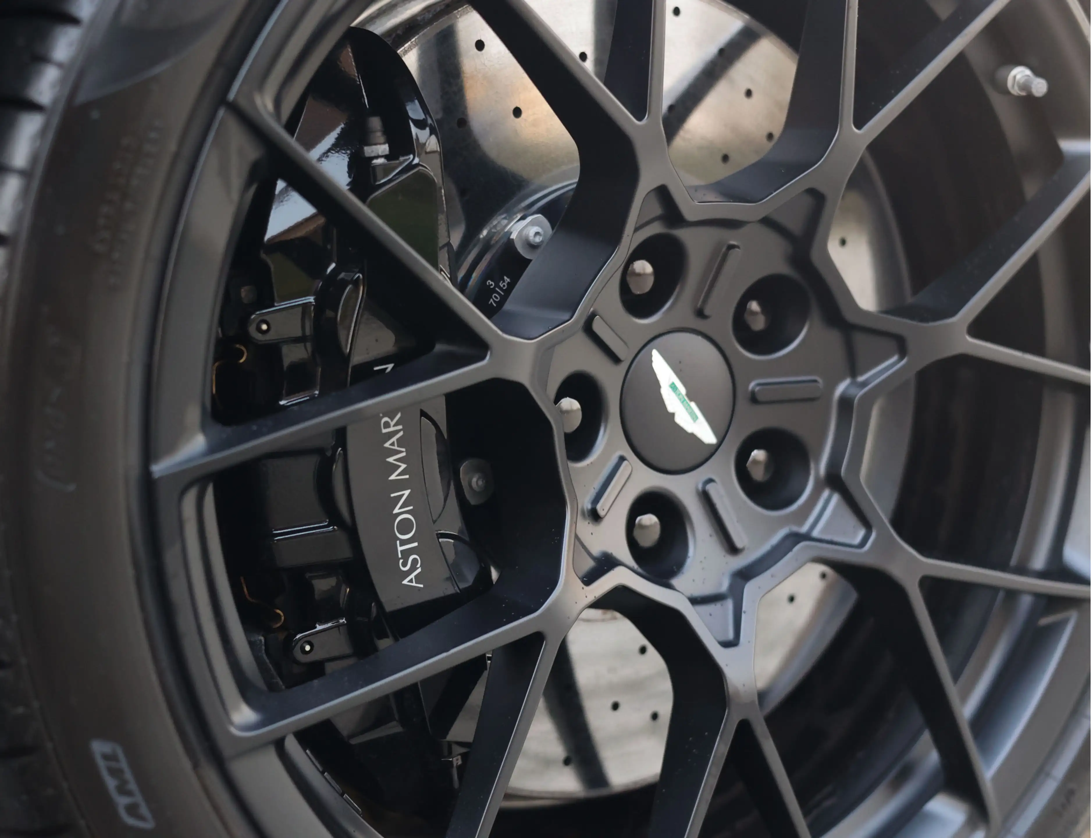 Aston Martin Vanquish 5.2 V12 Coupe | Q Epsilon Black - Nieuwstaat - B&W — photo 15