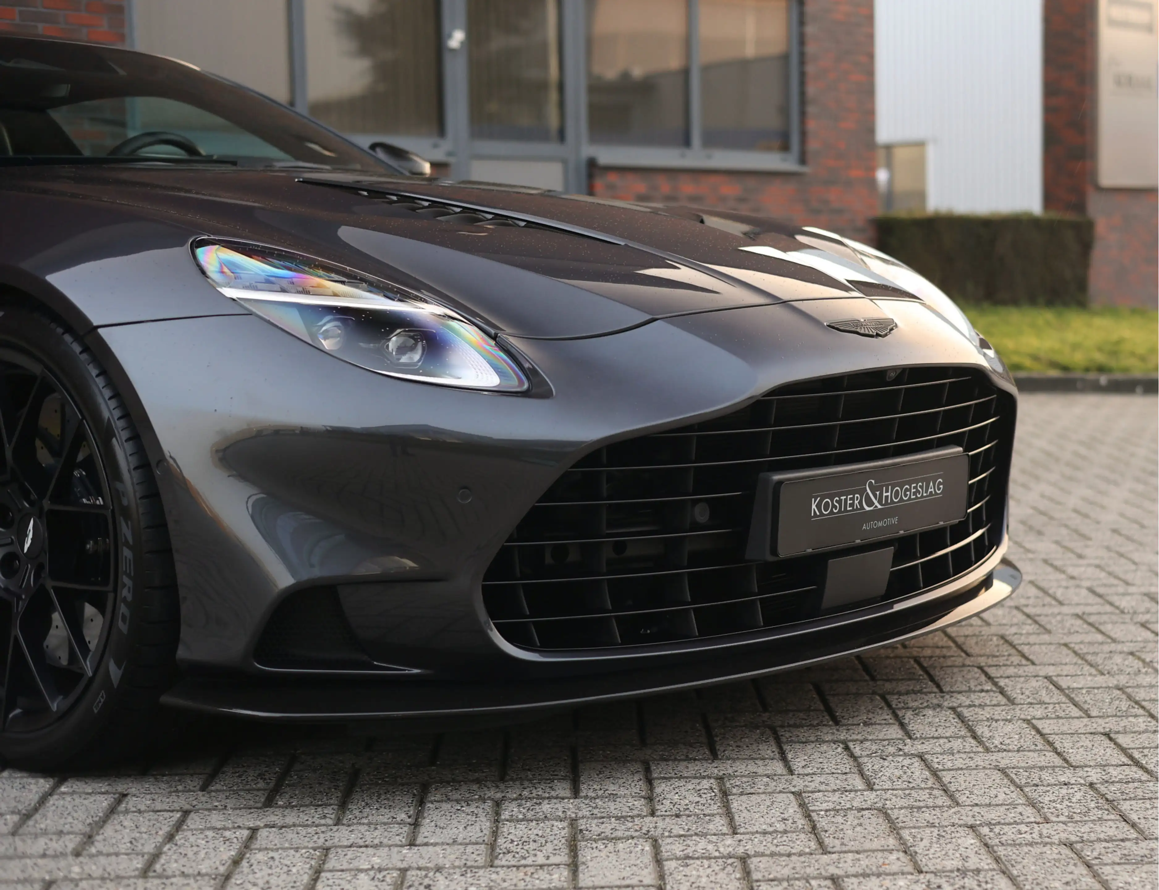 Aston Martin Vanquish 5.2 V12 Coupe | Q Epsilon Black - Nieuwstaat - B&W — photo 10