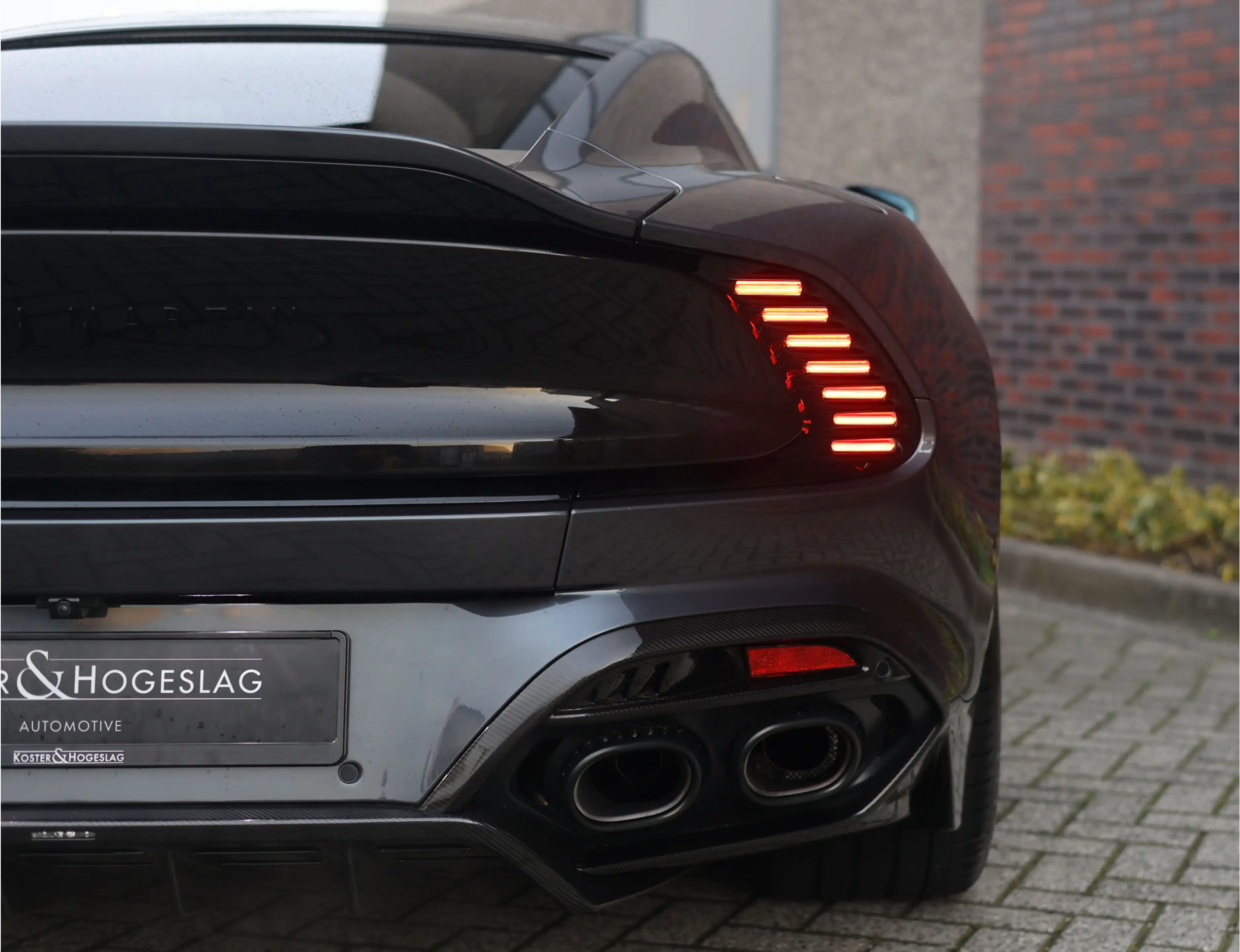 Aston Martin Vanquish 5.2 V12 Coupe | Q Epsilon Black - Nieuwstaat - B&W — photo 18