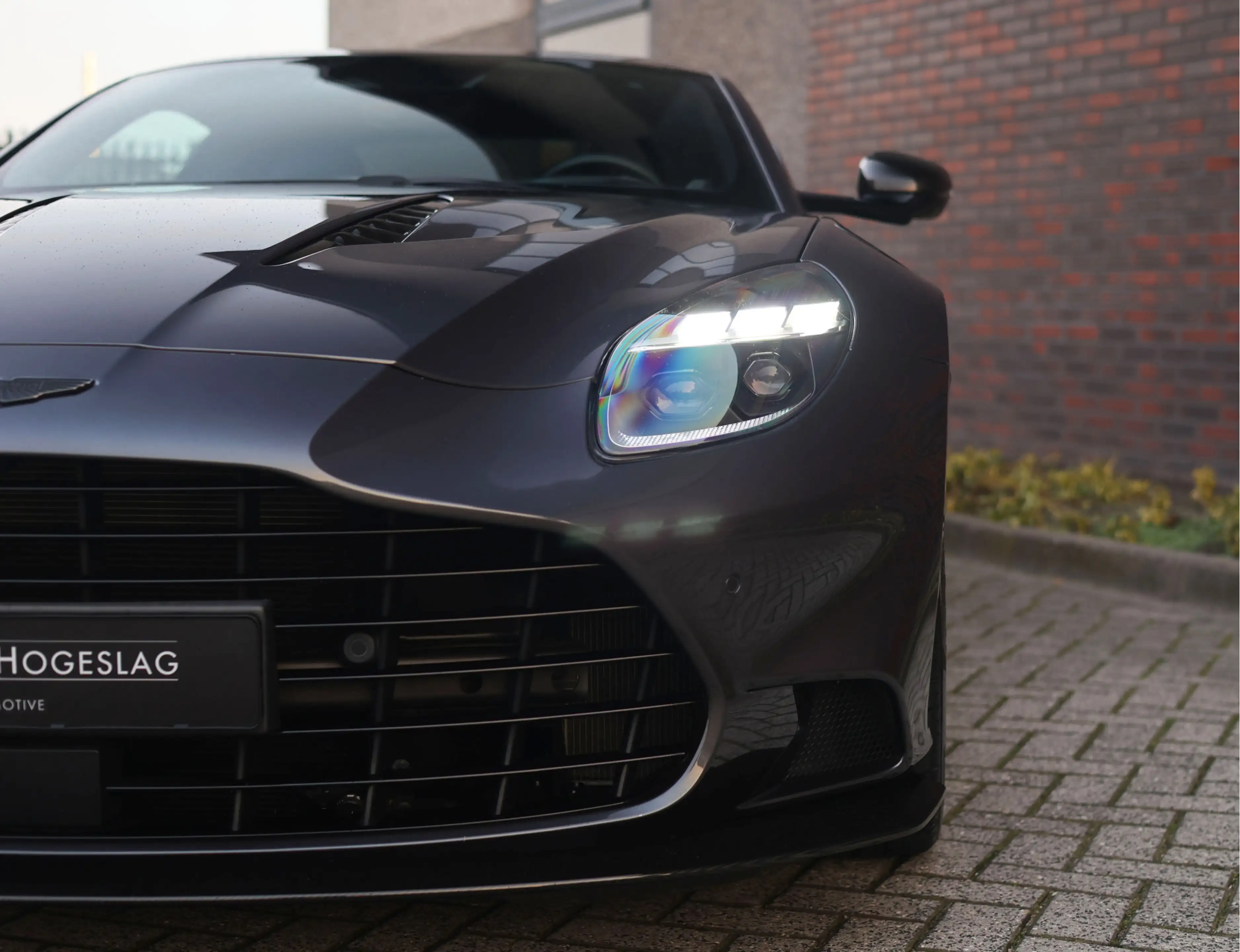 Aston Martin Vanquish 5.2 V12 Coupe | Q Epsilon Black - Nieuwstaat - B&W — photo 17