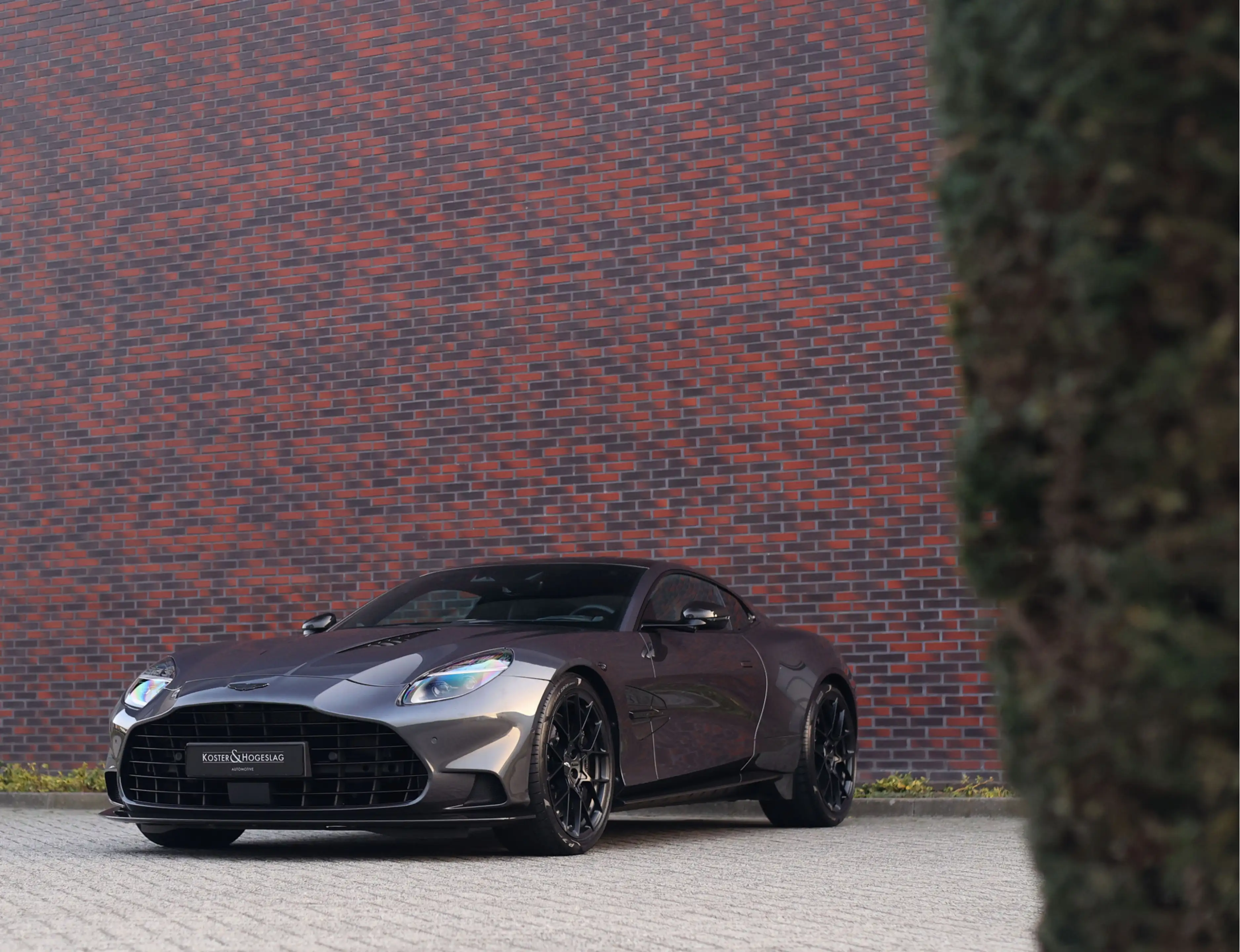 Aston Martin Vanquish 5.2 V12 Coupe | Q Epsilon Black - Nieuwstaat - B&W — photo 7