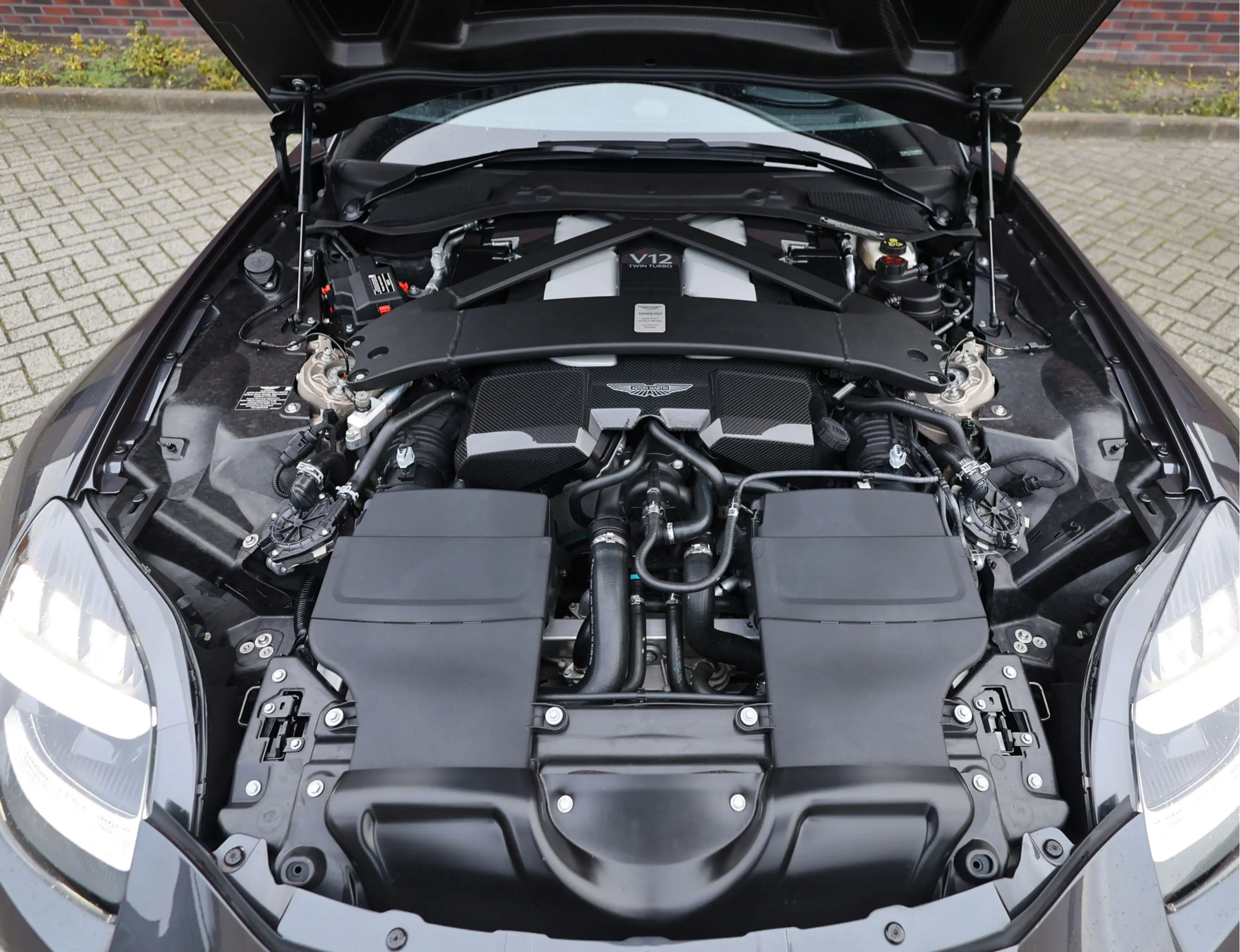 Aston Martin Vanquish 5.2 V12 Coupe | Q Epsilon Black - Nieuwstaat - B&W — photo 21