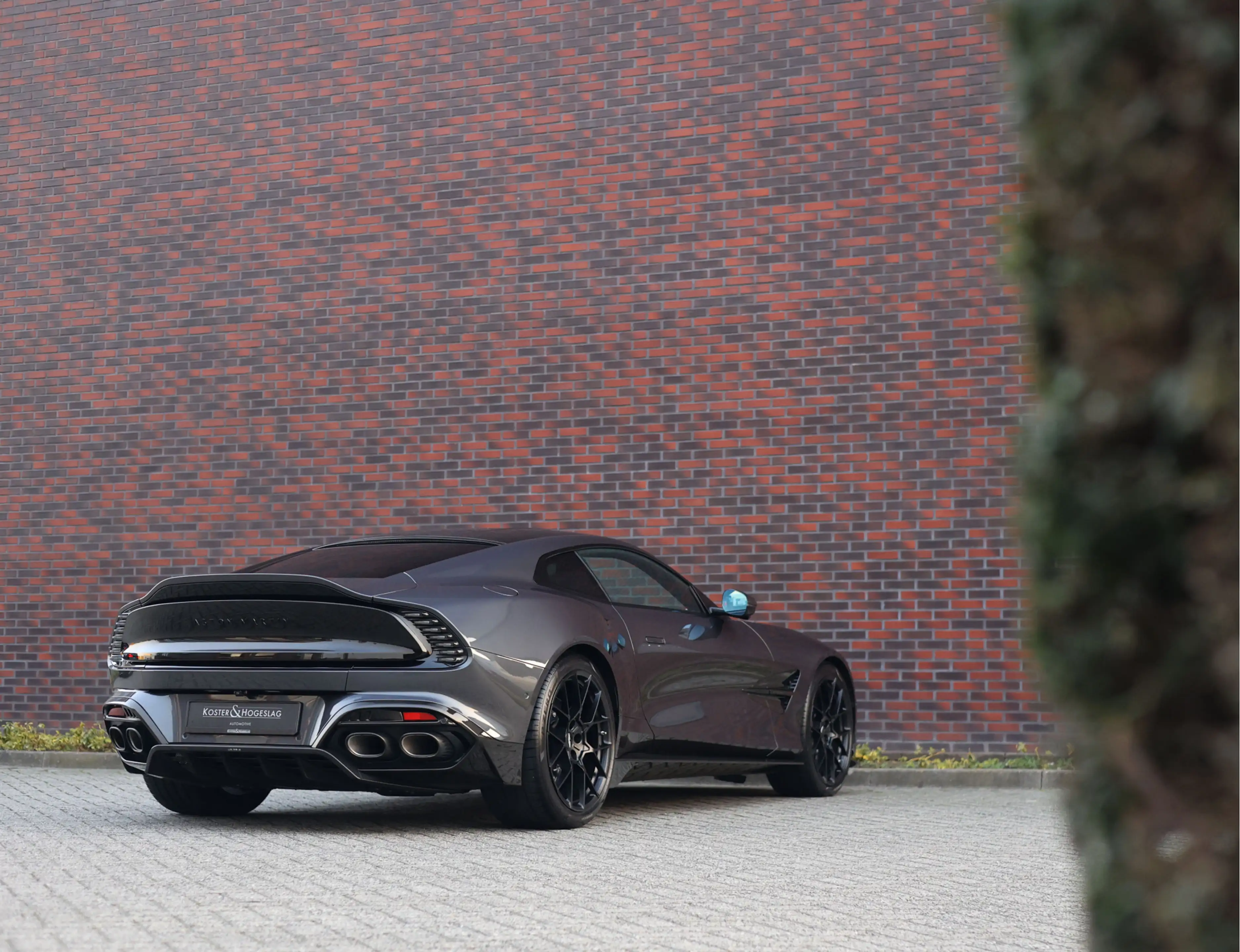 Aston Martin Vanquish 5.2 V12 Coupe | Q Epsilon Black - Nieuwstaat - B&W — photo 8
