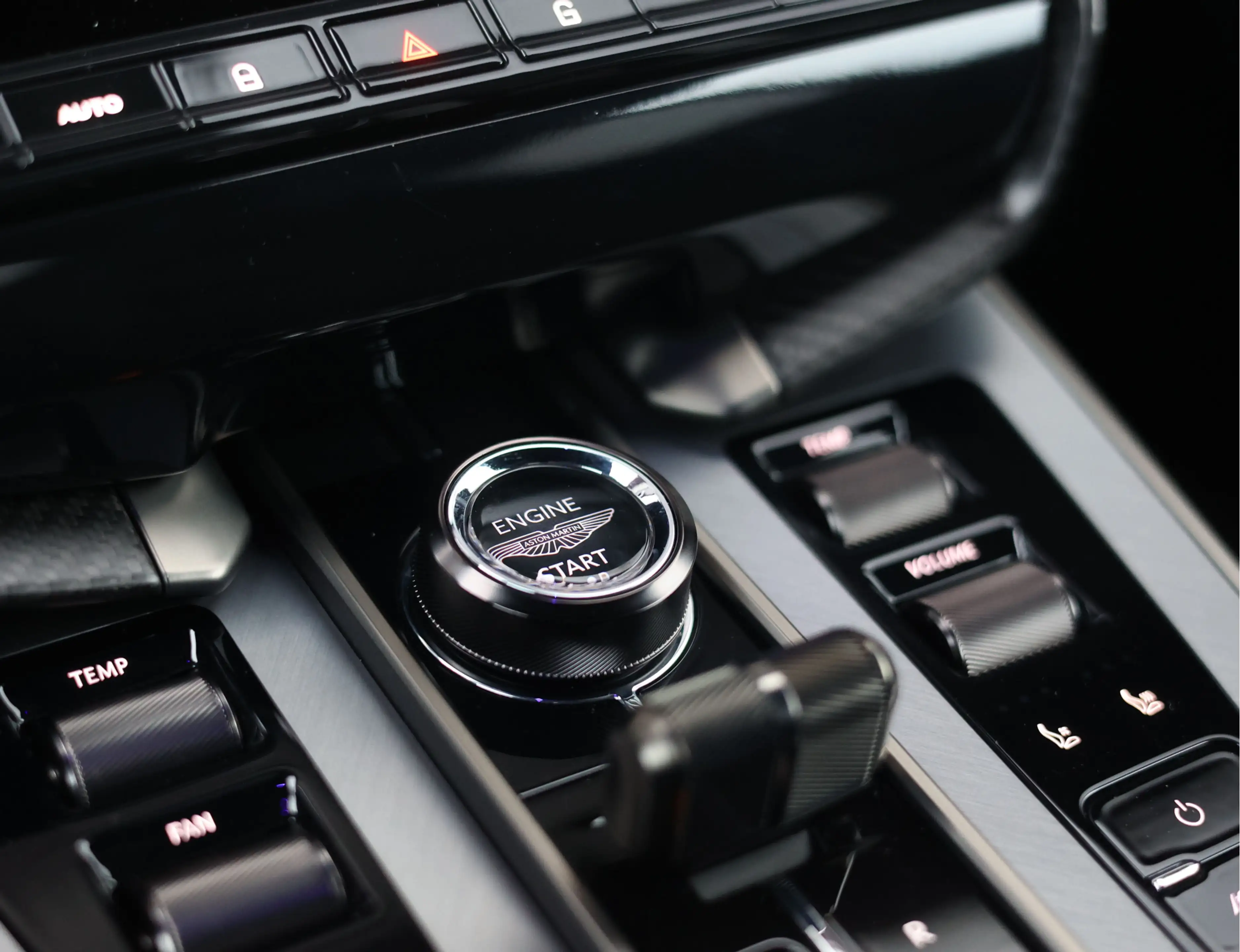 Aston Martin Vanquish 5.2 V12 Coupe | Q Epsilon Black - Nieuwstaat - B&W — photo 48