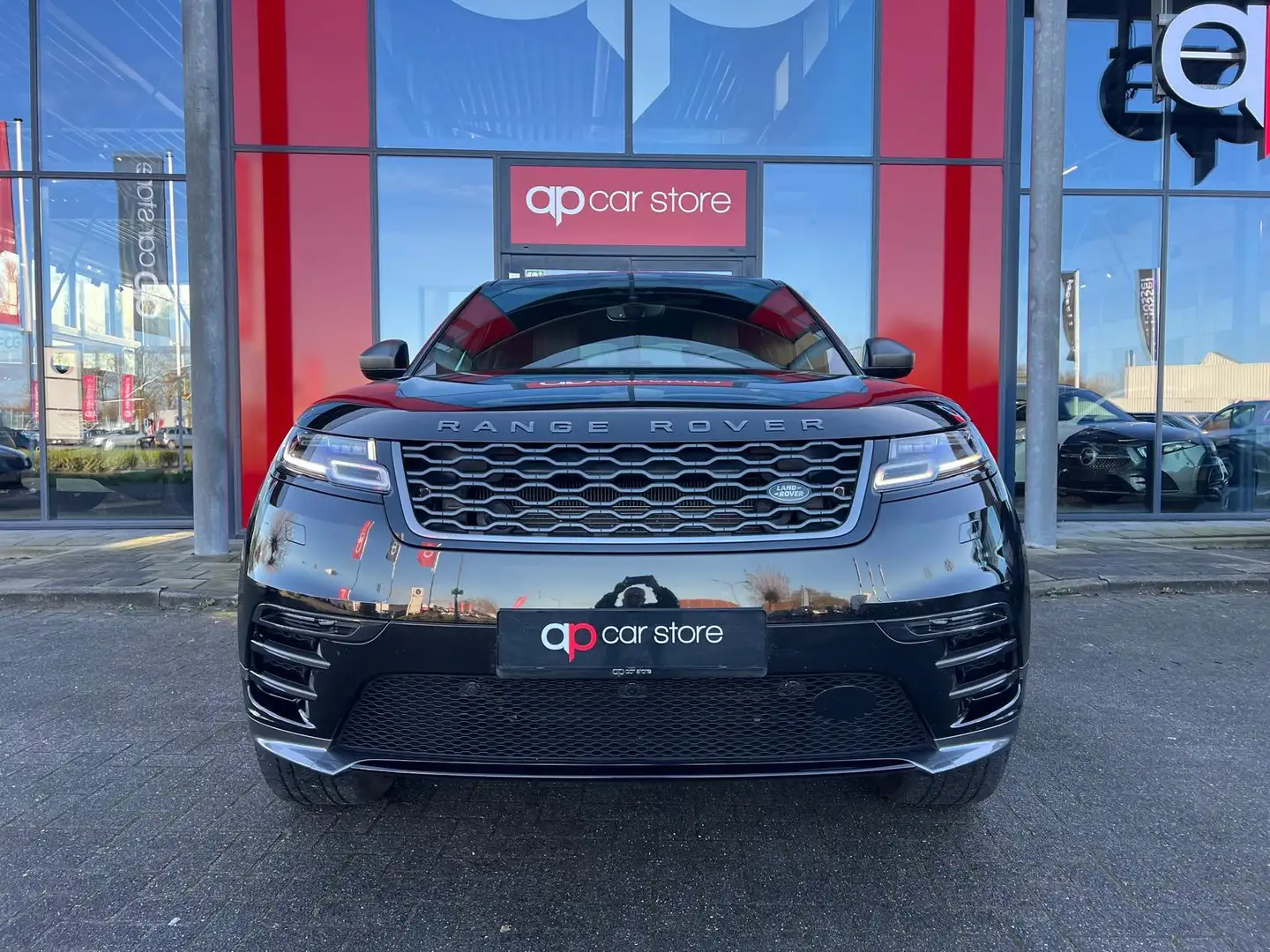 Land Rover Range Rover Velar 3.0 V6 AWD First Edition Zwart - 2