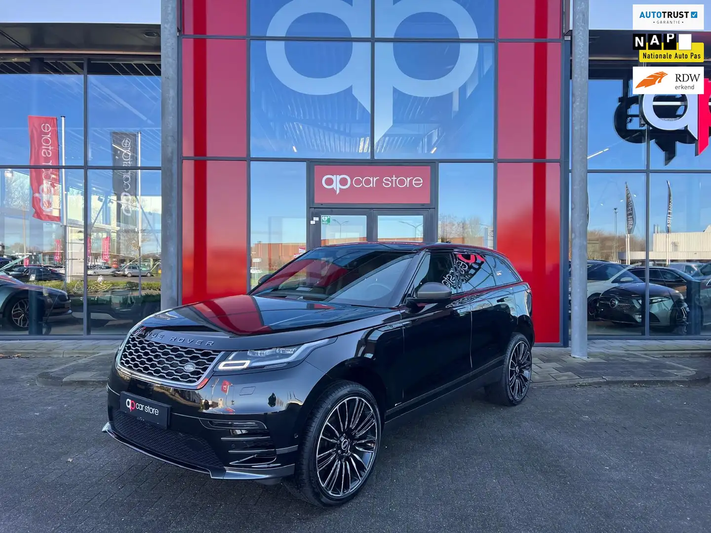 Land Rover Range Rover Velar 3.0 V6 AWD First Edition Zwart - 1