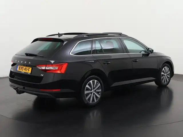 Skoda Superb view 6