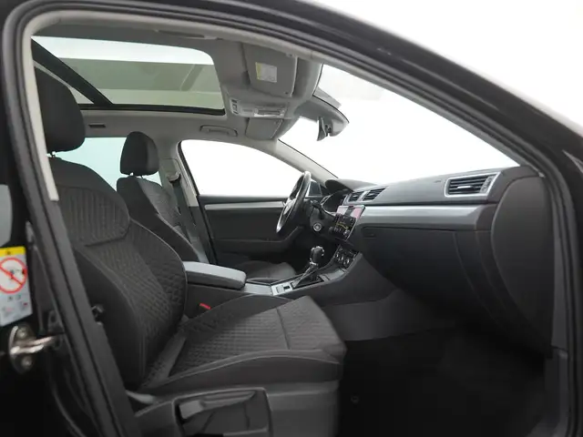 Skoda Superb view 3