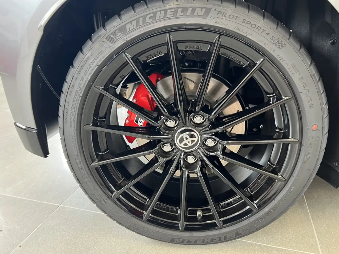 Toyota Yaris GR RZ Aut. Gris - 2
