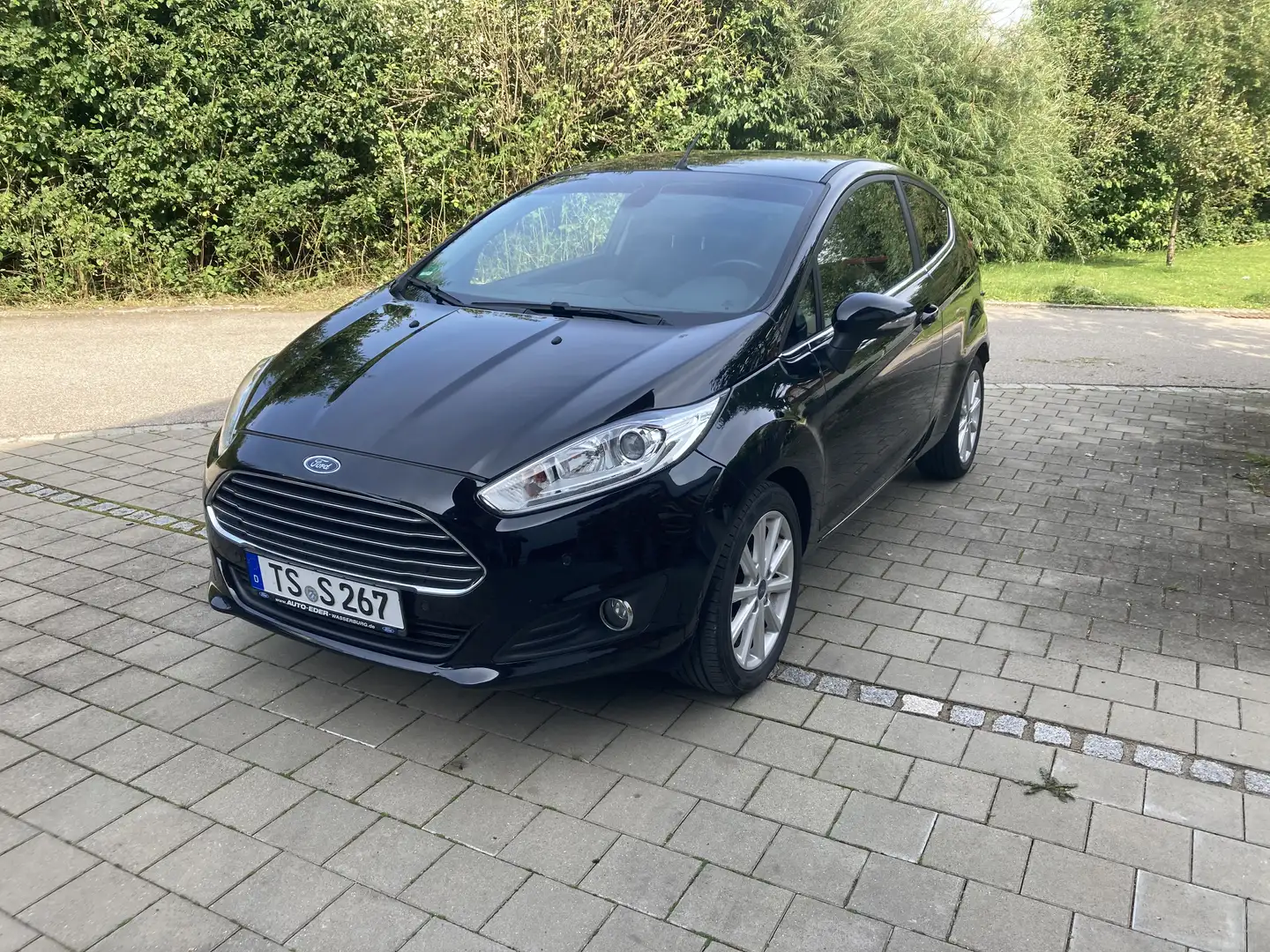 Ford Fiesta Titanium Schwarz - 1