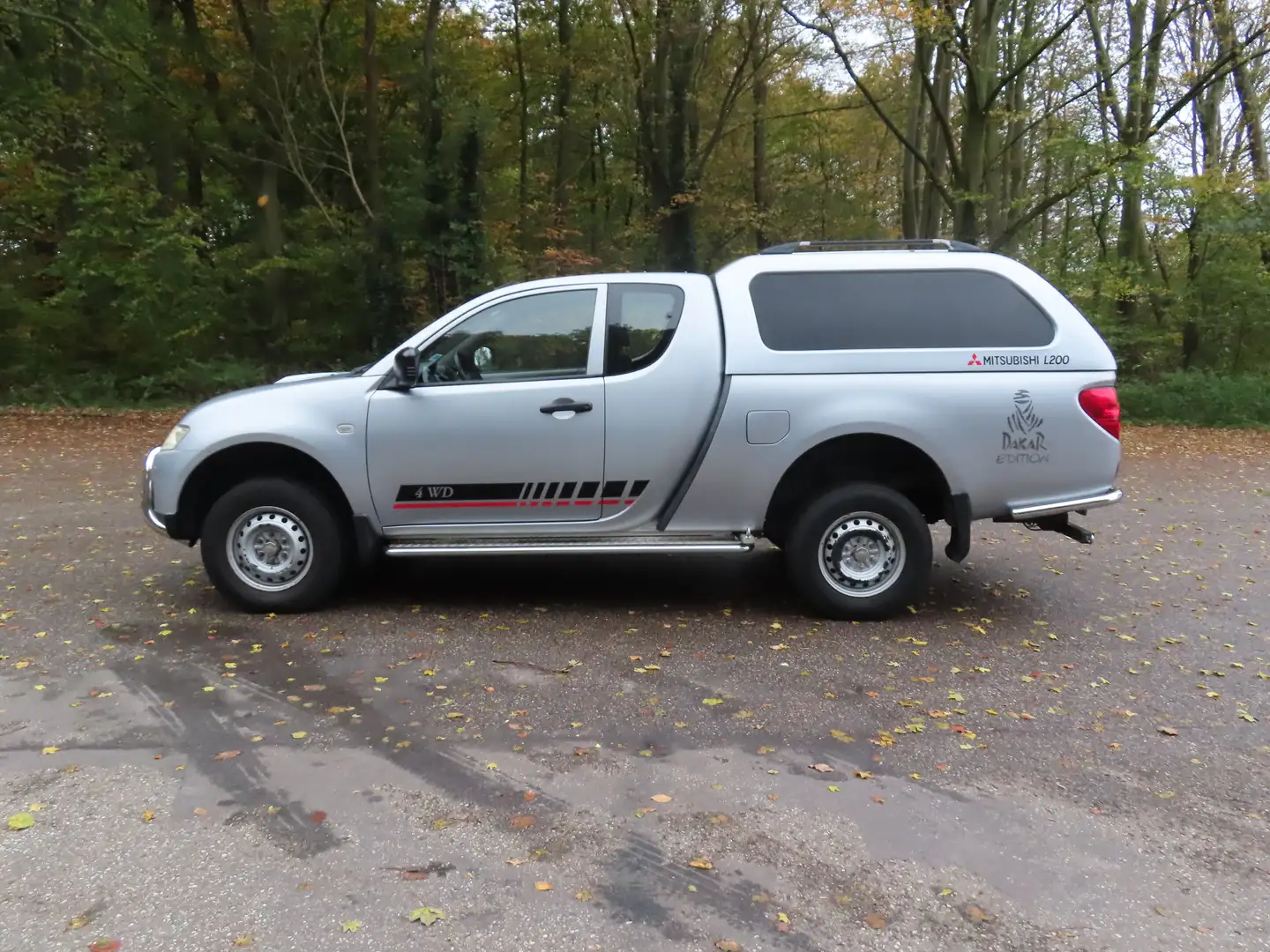 Mitsubishi L200 L200 2.5 DI-D CC Invite Plateado - 1