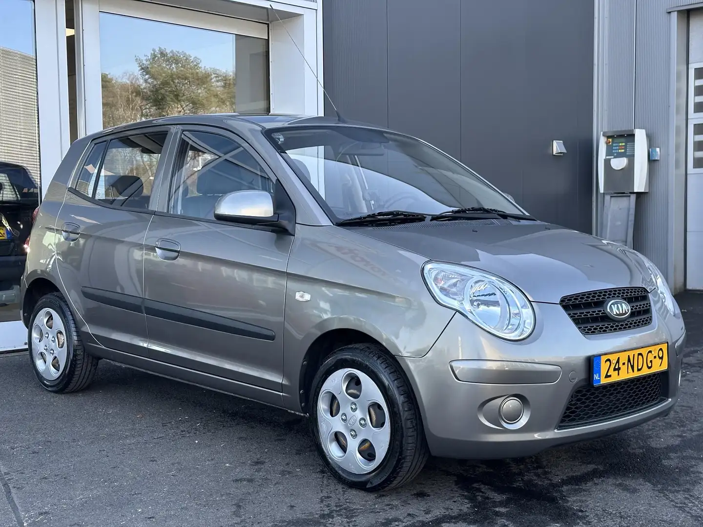 Kia Picanto 1.1 X-pect Automaat | Stuurbekrachtiging | radio Grigio - 2