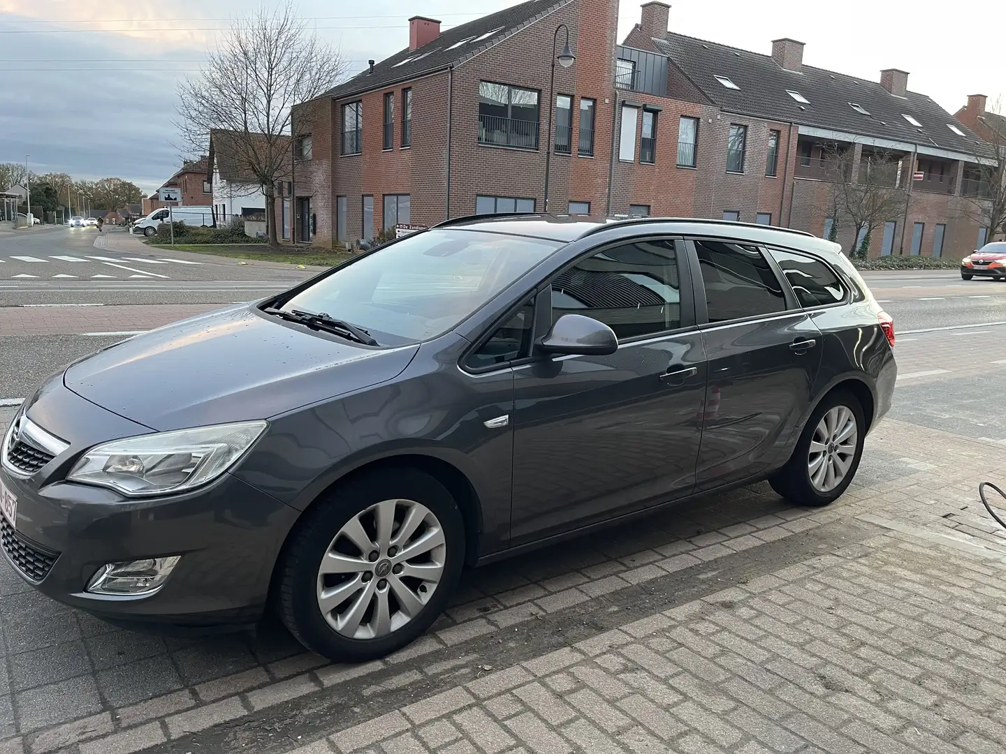 Opel Astra 2.0 CDTI DPF Design Edition - 2