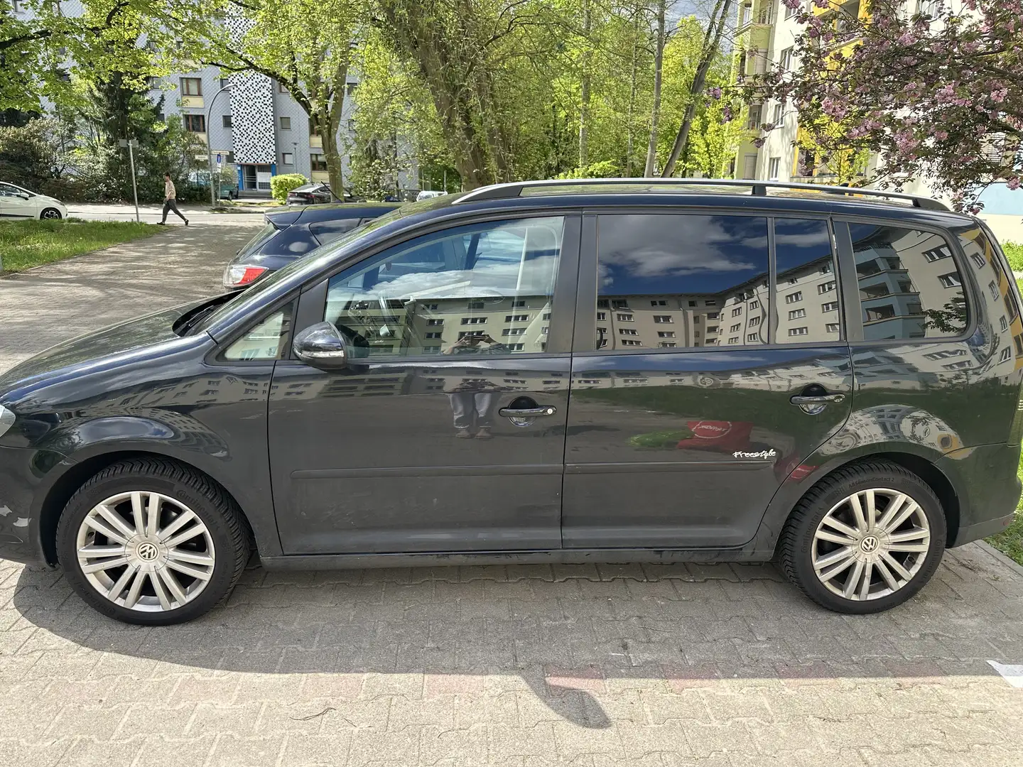 Volkswagen Touran Freestyle Schwarz - 1