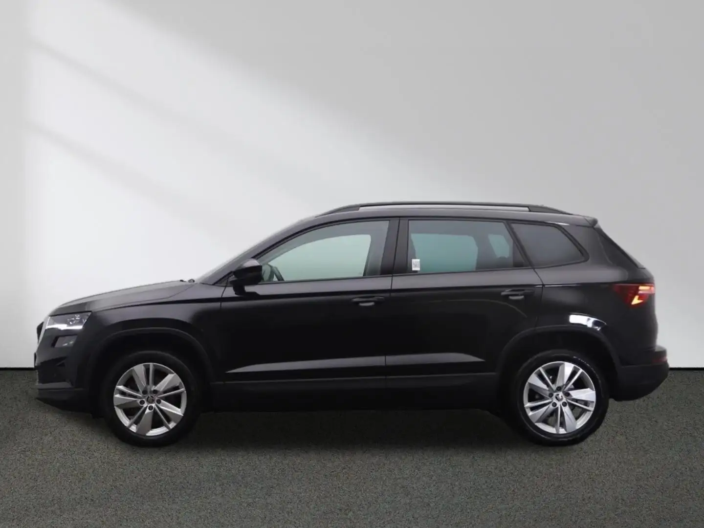 Skoda Karoq Selection 1.5 TSI DSG Navi CarPlay Matrix Negro - 2