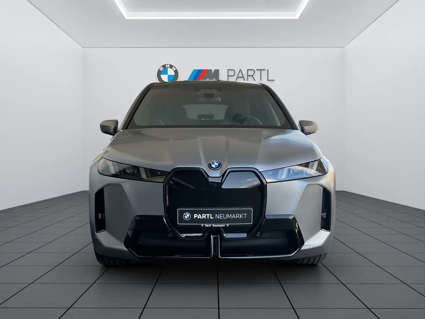 BMW iX xDrive60 M-Sport-Pro 360° Autobahnassist SkyLou Šedá - 2
