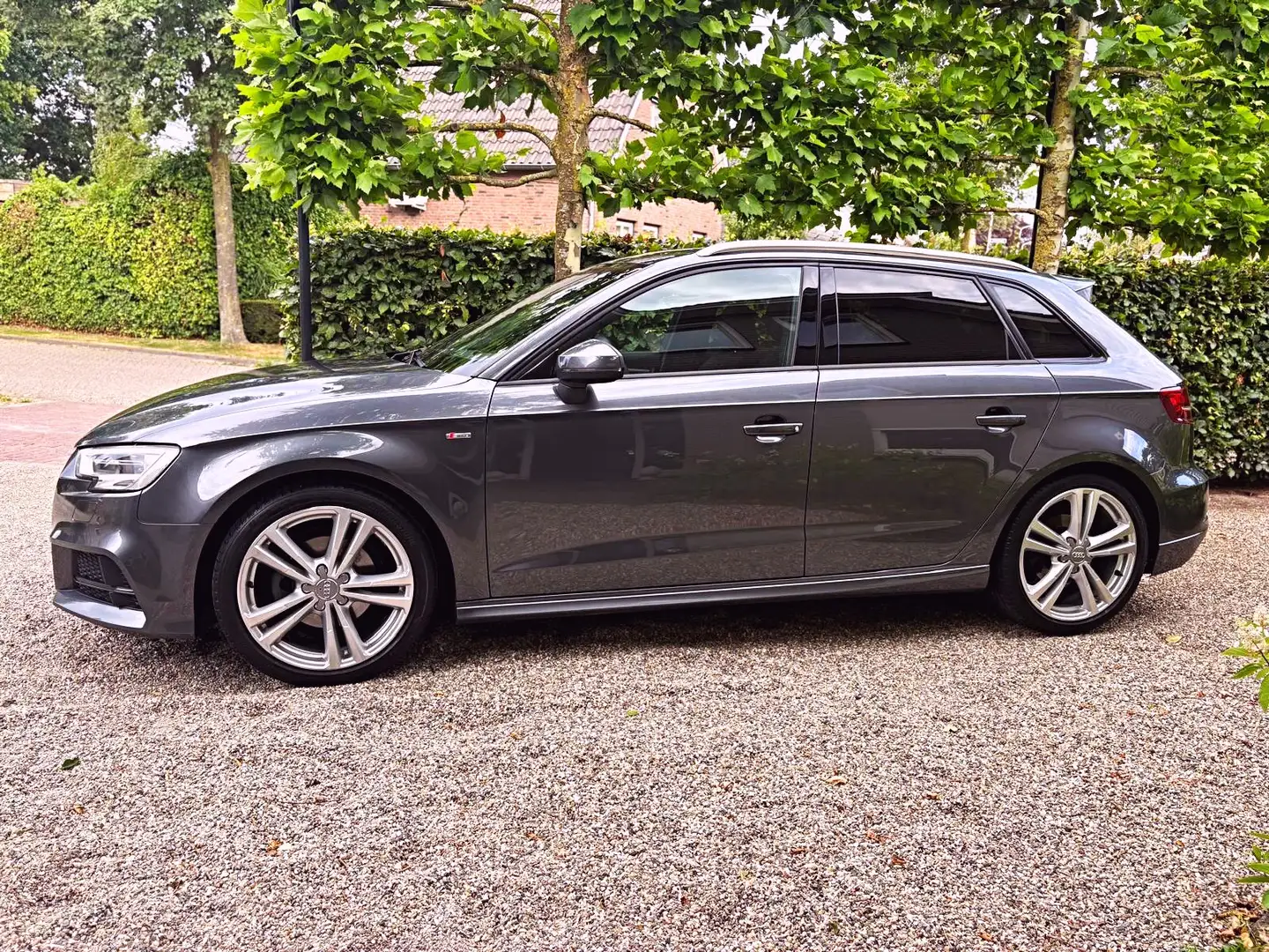 Audi A3 35 TFSI CoD De.PL.+ Grijs - 1