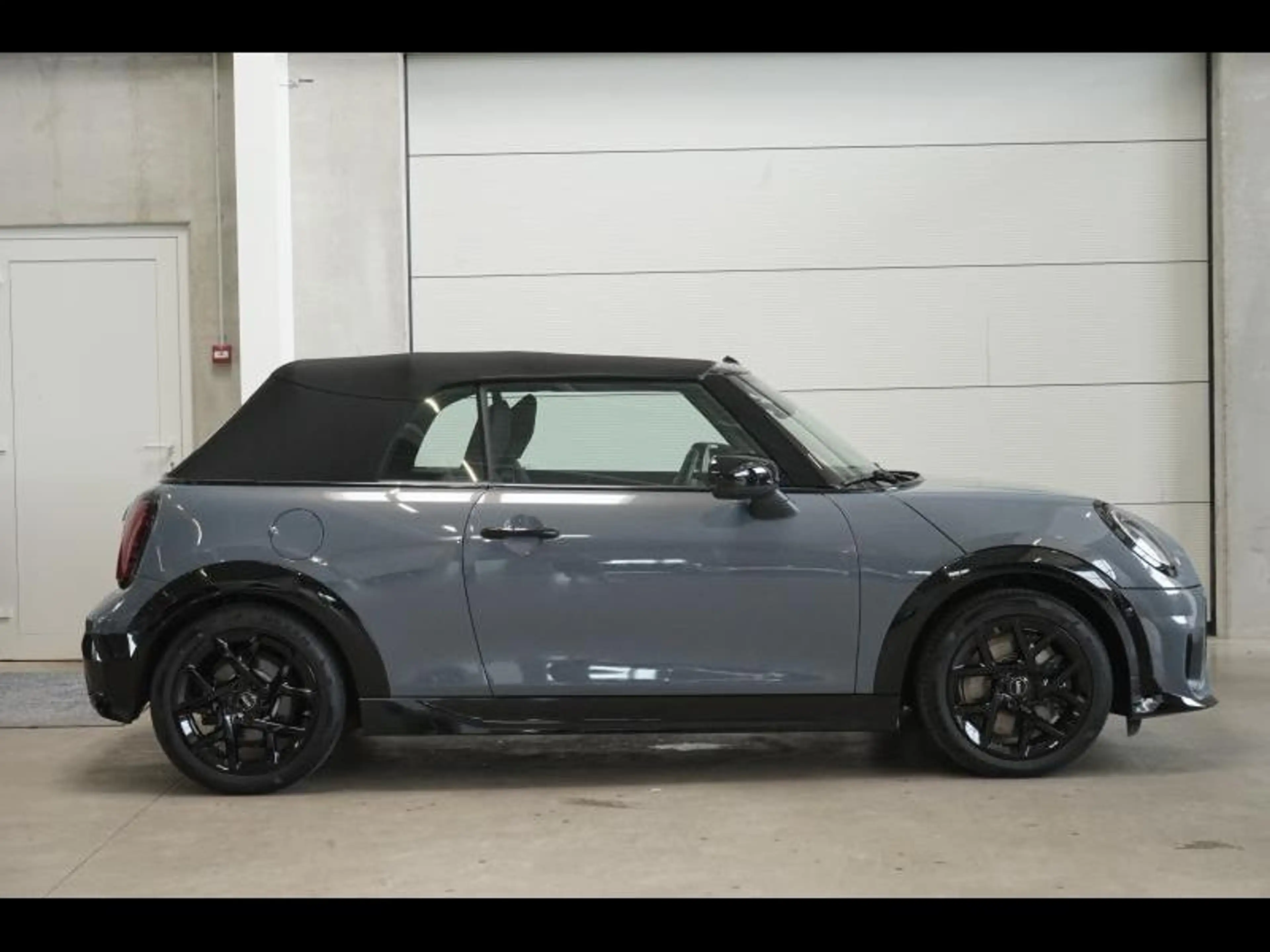 MINI Cooper Cabrio JCW PACK - NAVI - HARMAN-KARDON — photo 3