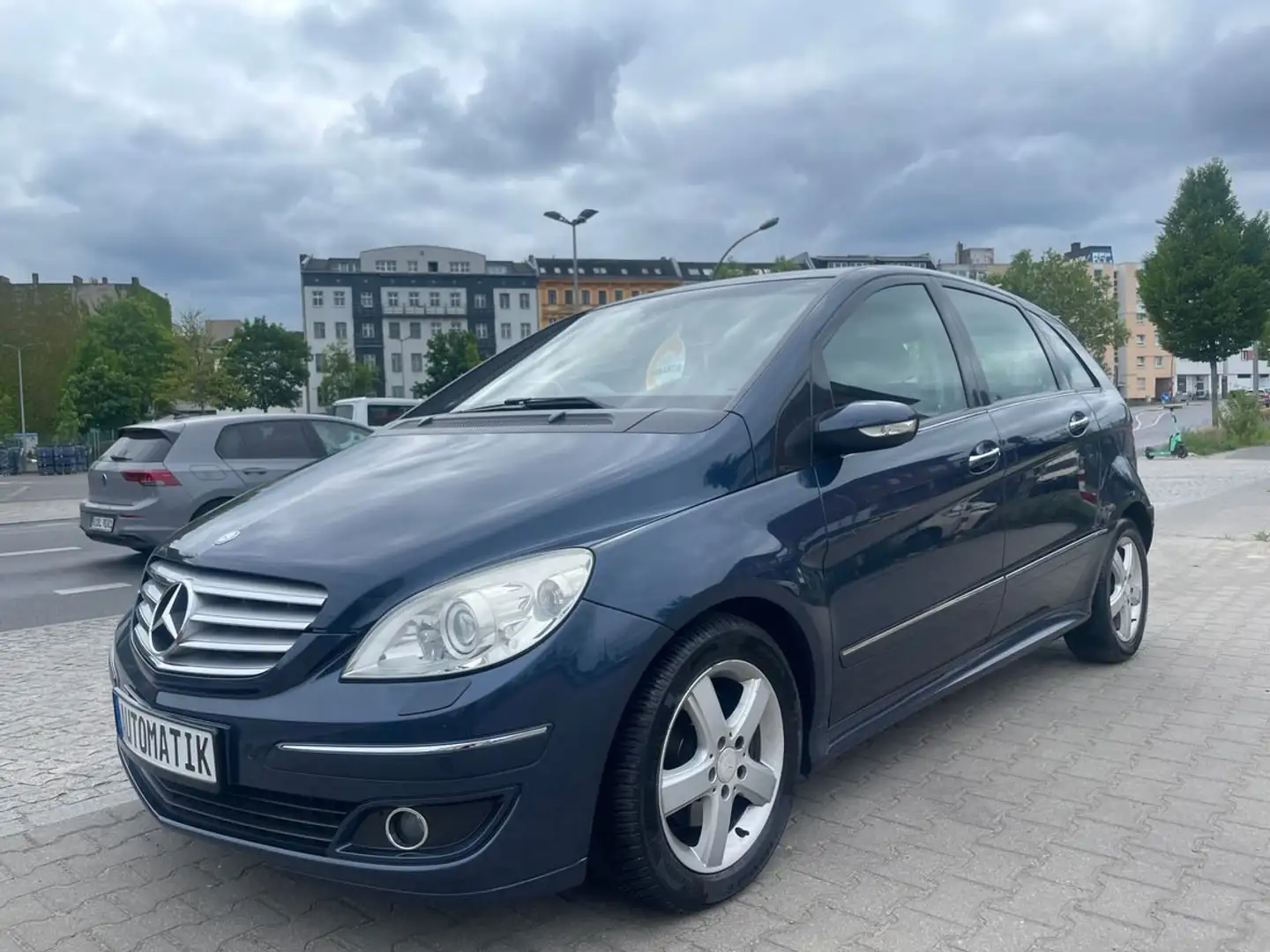 Mercedes-Benz B 200 B 200,Automatik,Leder,Navi,Teilleder,Pano Blau - 2