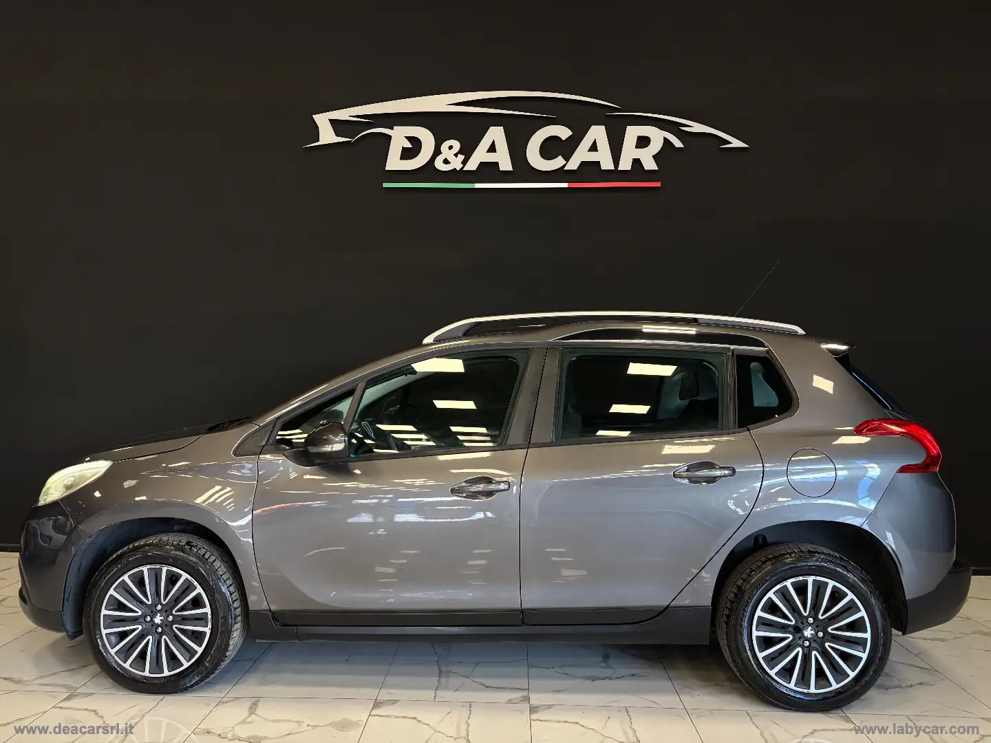 Peugeot 2008 BlueHDi 100 S&S Active Grau - 1
