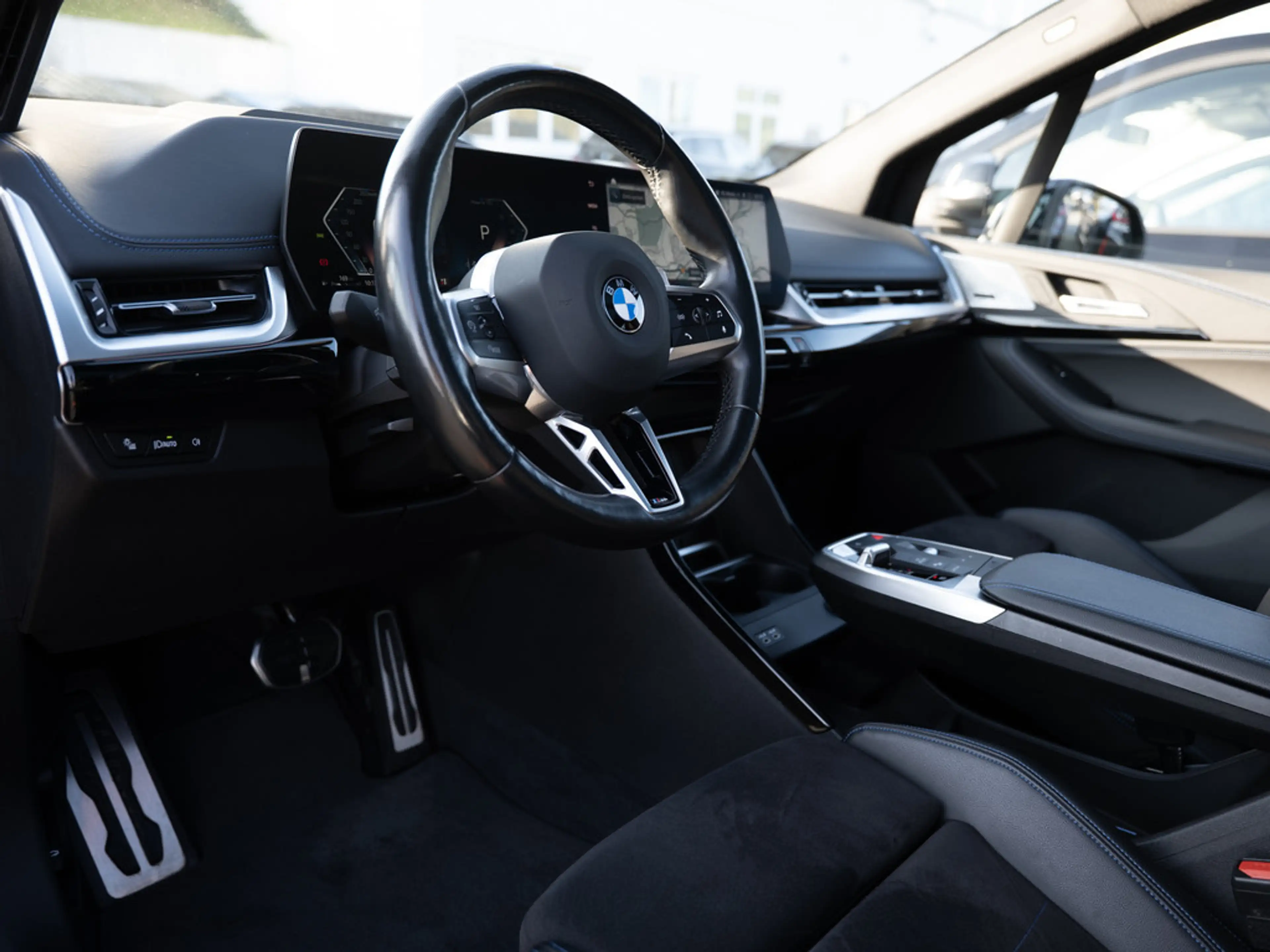 BMW 220 Active Tourer M-Sport PANO AHK HUD 360° — photo 8