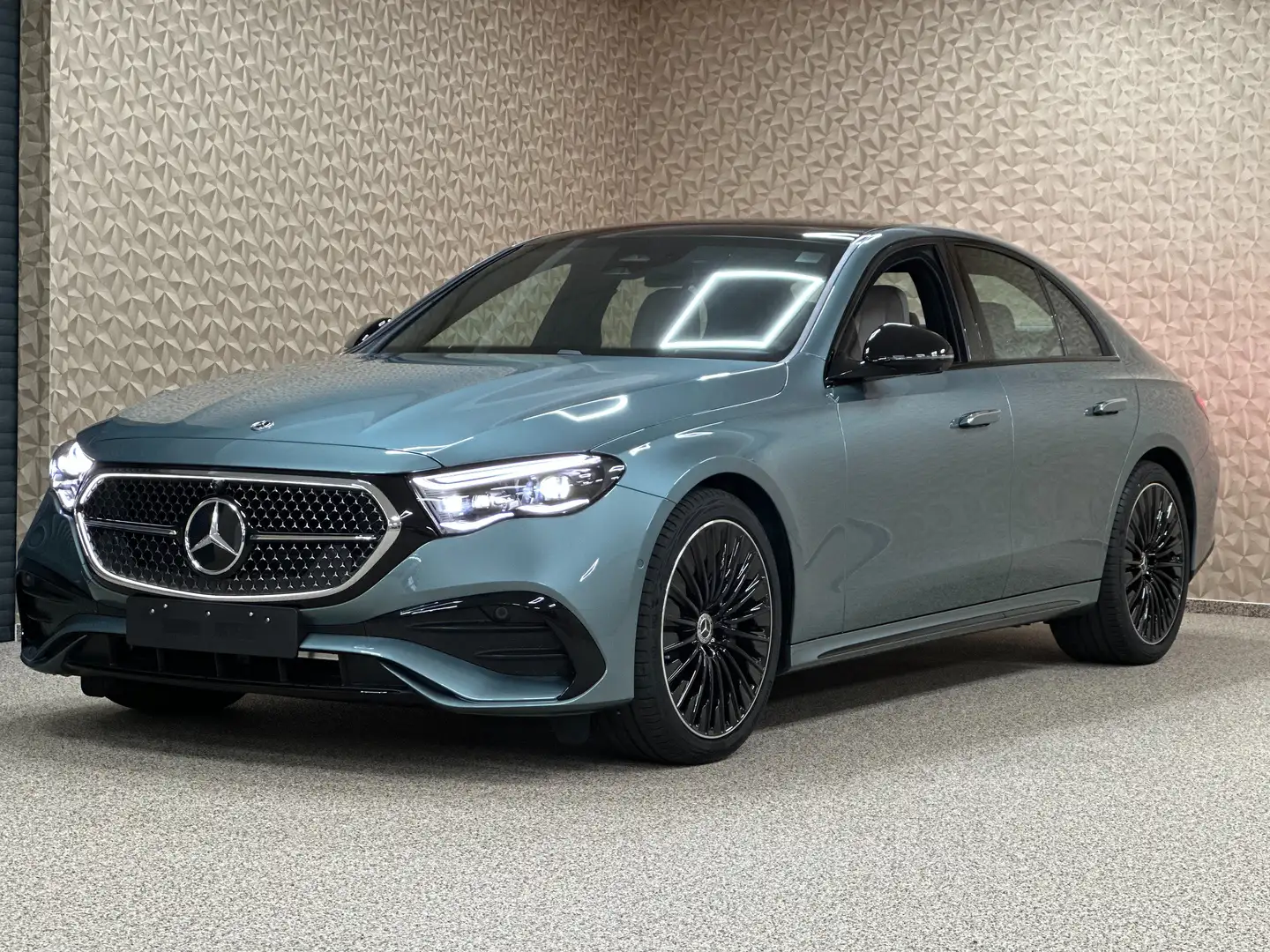 Mercedes-Benz E 200 AMG Premium Line, Superscreen MY25 Verde - 1