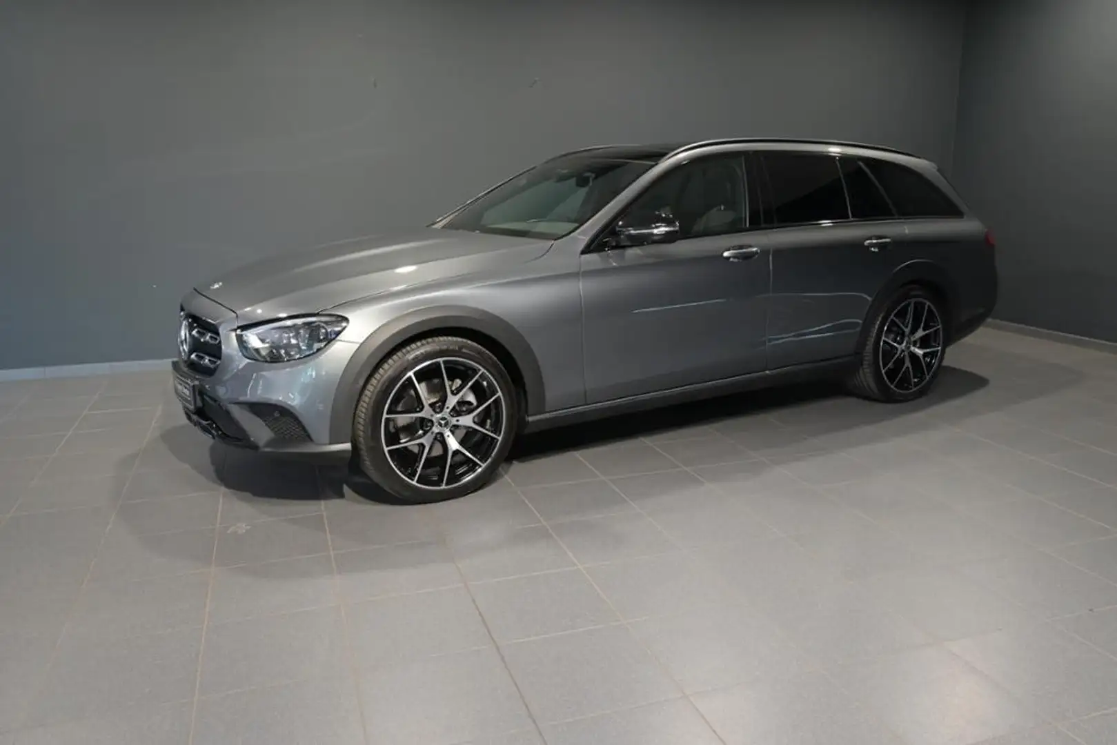 Mercedes-Benz E 220 d 4M T All-Terrain PANO/AHK/STANDHZG/LED Grijs - 1