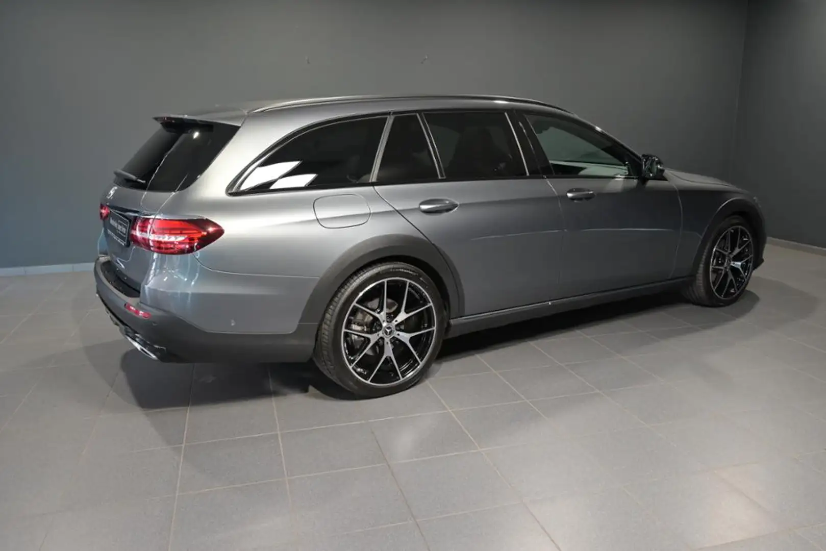 Mercedes-Benz E 220 d 4M T All-Terrain PANO/AHK/STANDHZG/LED Grijs - 2