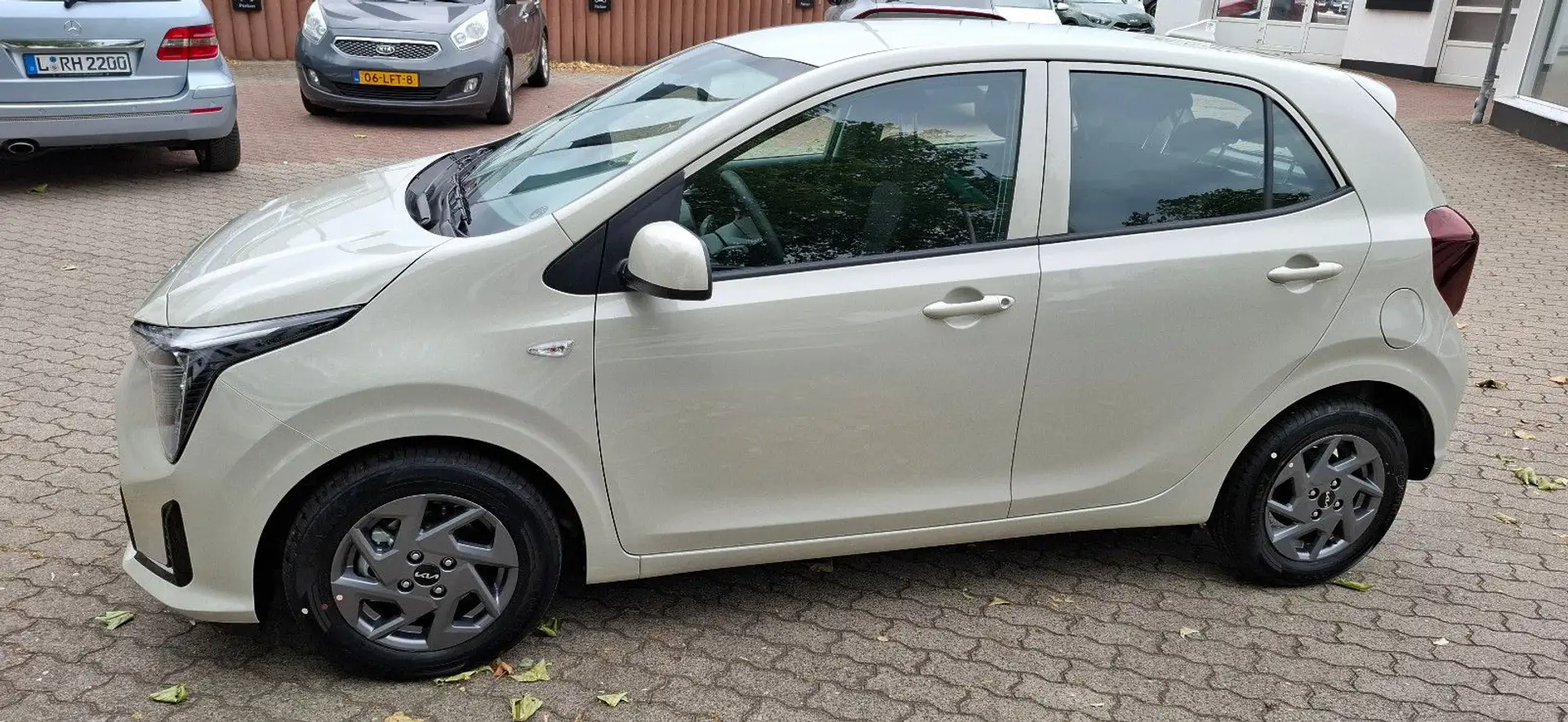 Kia Picanto Vision Beige - 2