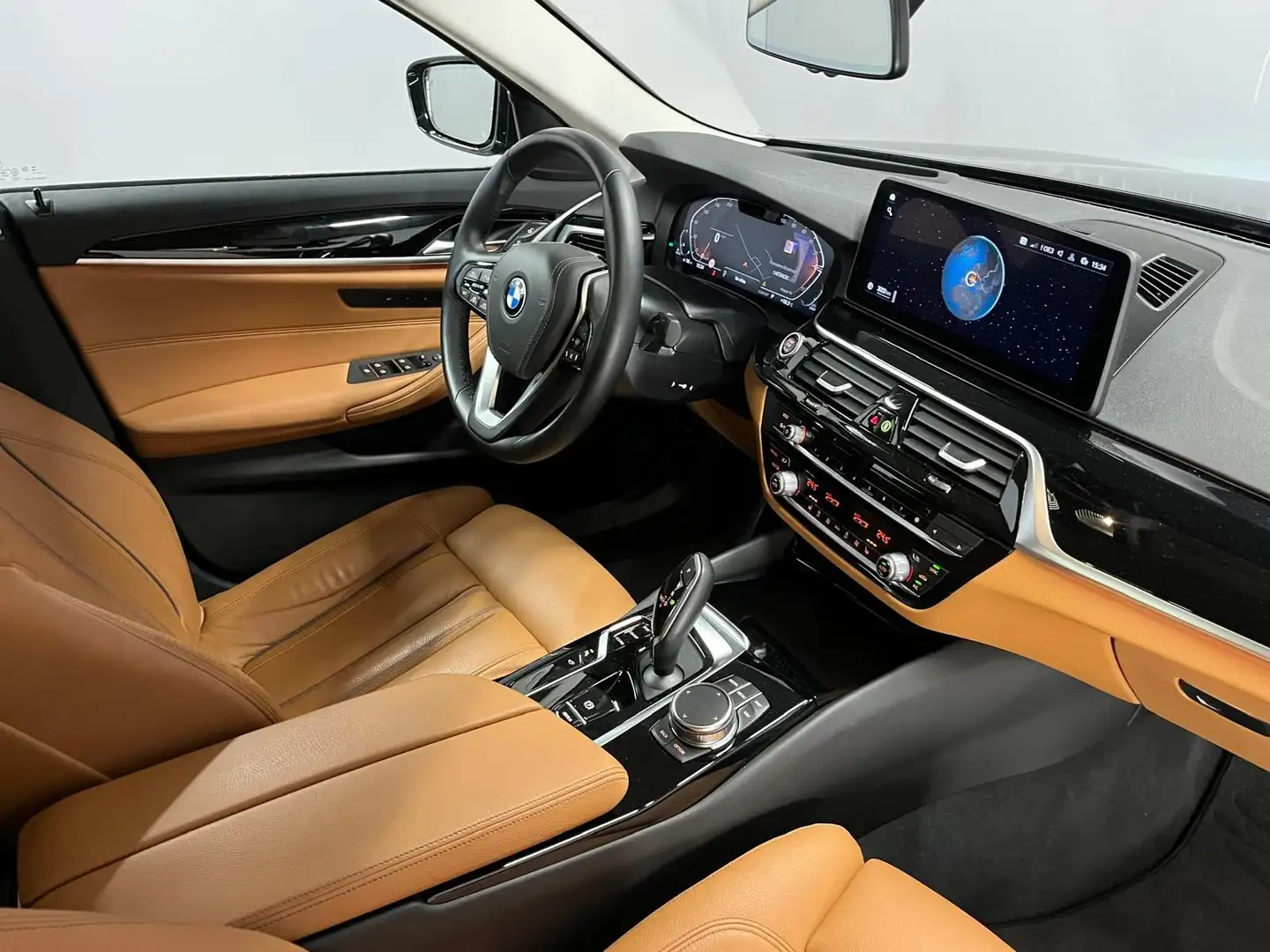 BMW 530 d xDrive 48 V Aut. Schwarz - 2