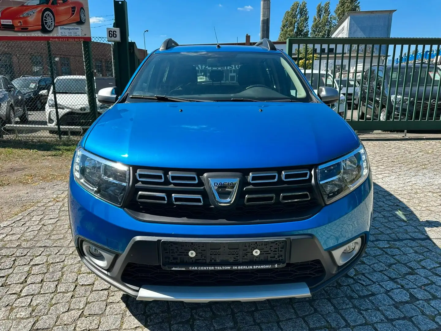 Dacia Sandero II Stepway Celebration Blau - 2
