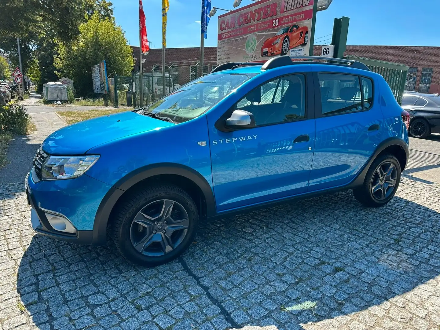 Dacia Sandero II Stepway Celebration Blau - 1