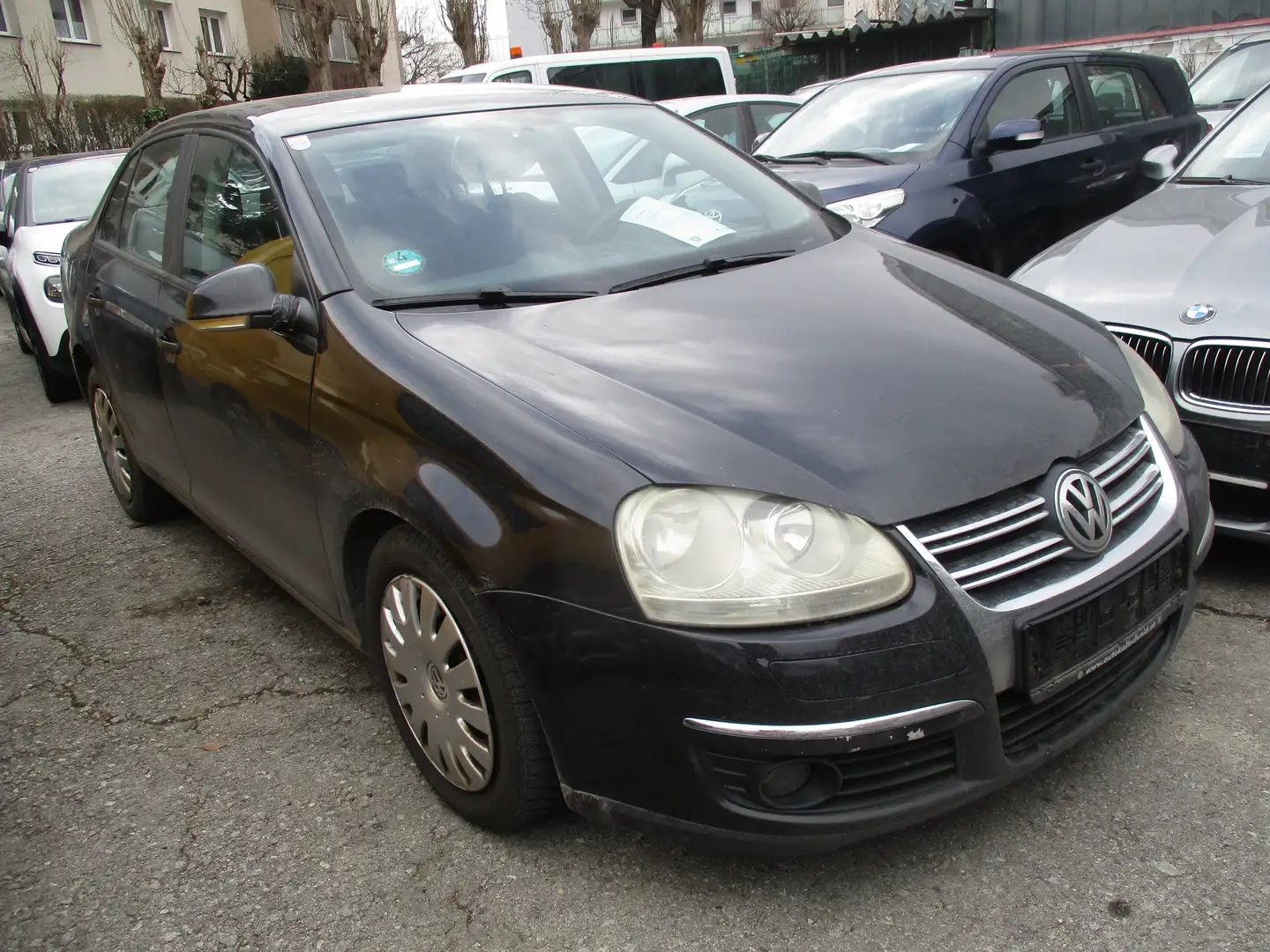 Volkswagen Jetta Trendline Schwarz - 1