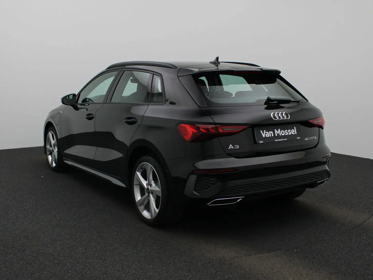 Audi A3 Sportback 40 TFSI e Advanced edition l MMI navigat Zwart - 2