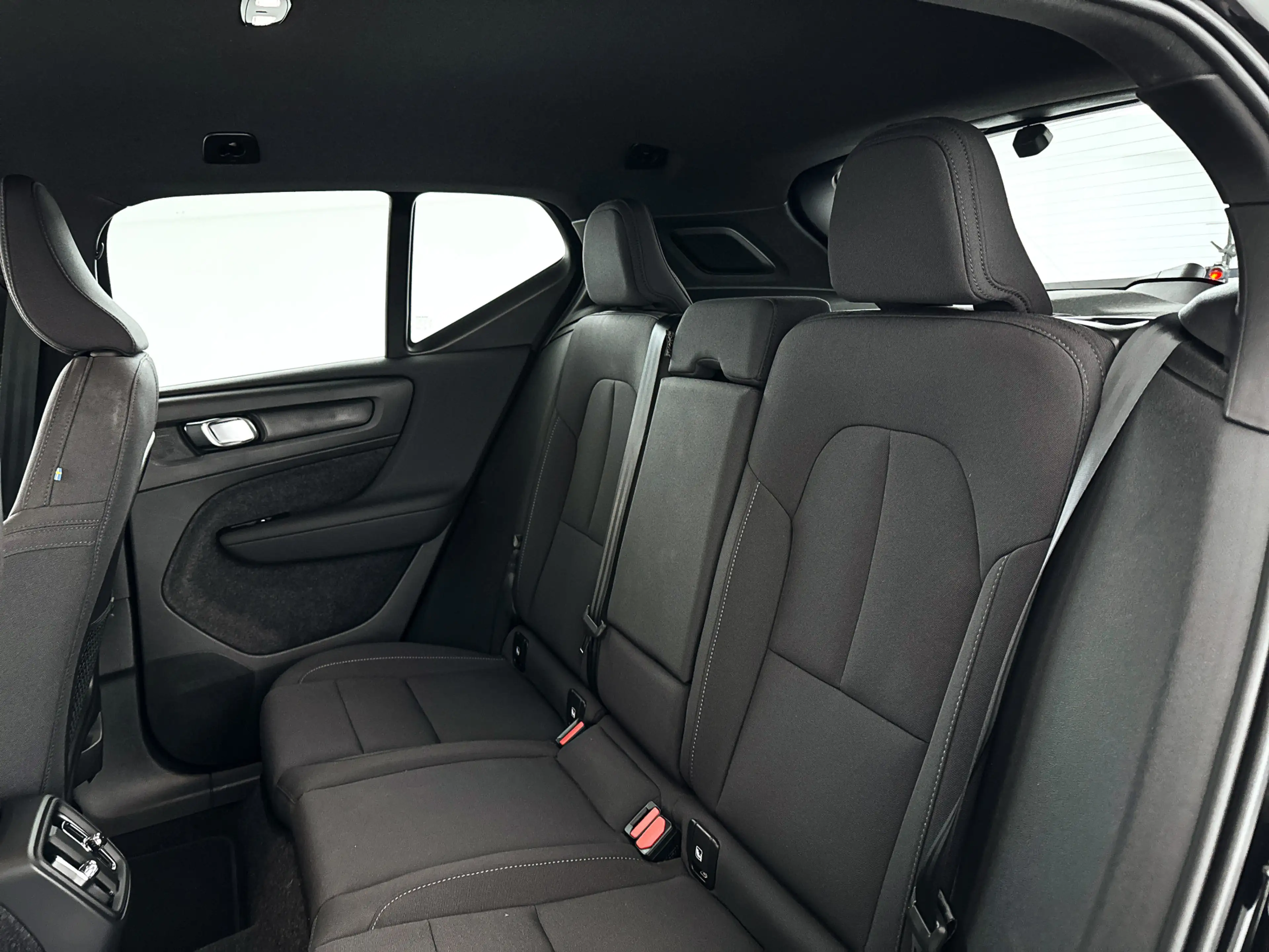 Volvo EX40 Single Motor Extended Range Plus Black Ed. 82 kWh — photo 11