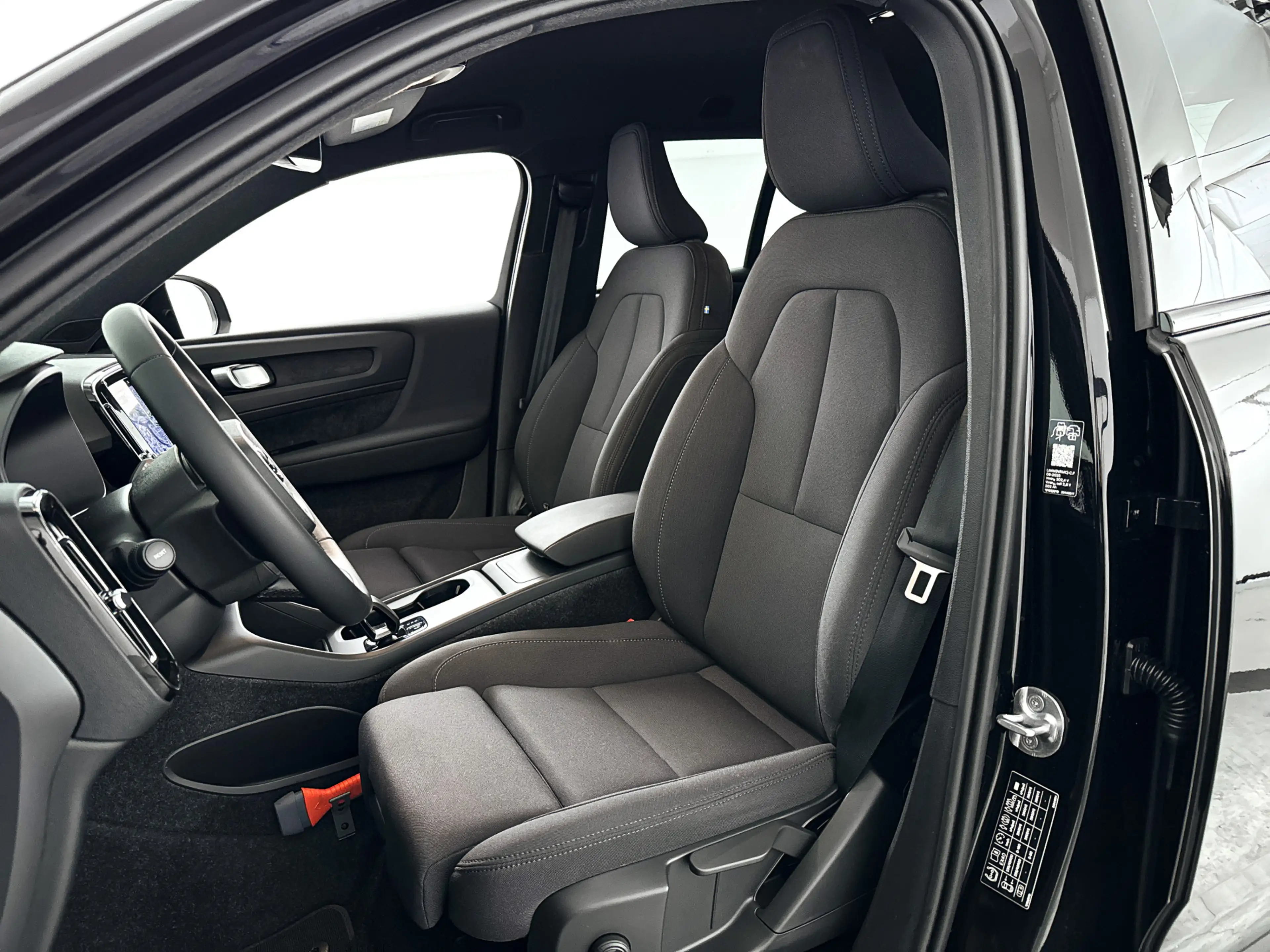 Volvo EX40 Single Motor Extended Range Plus Black Ed. 82 kWh — photo 6