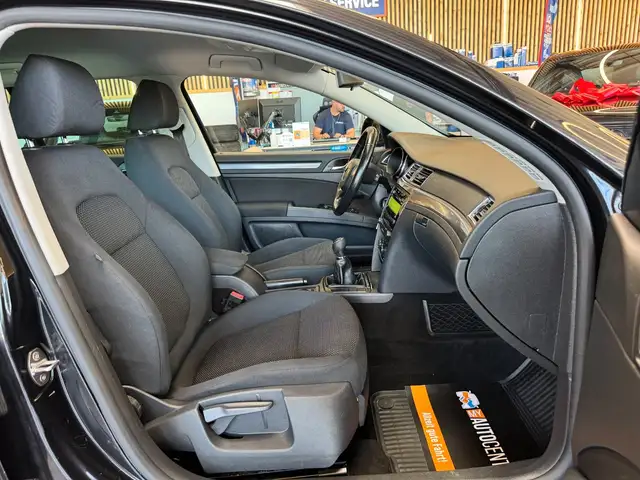 Skoda Superb view 8