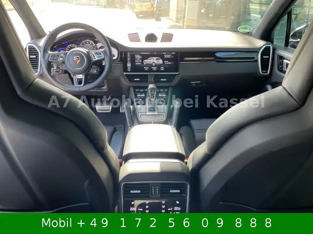 Porsche Cayenne view 10