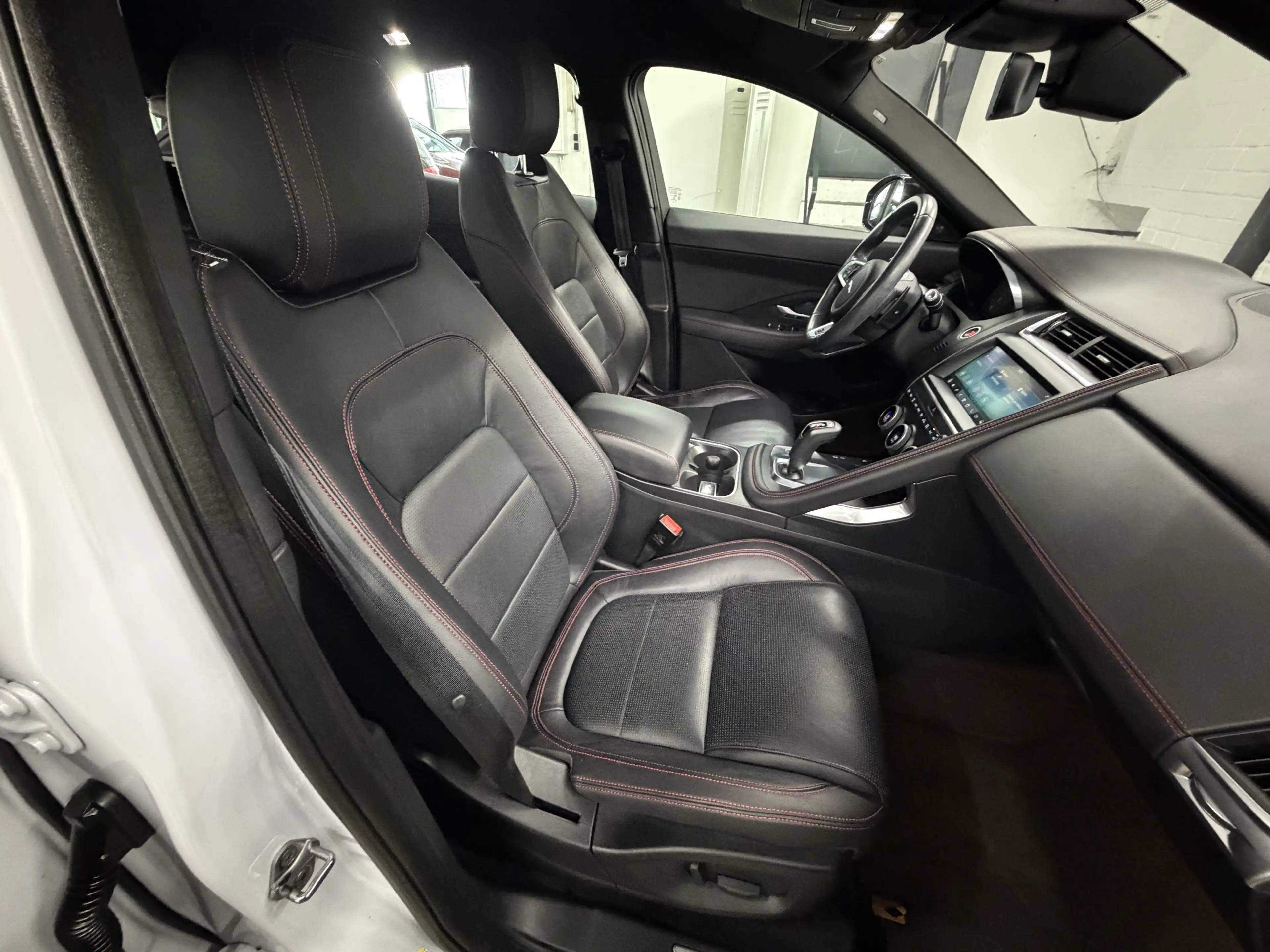 Jaguar E-Pace Chequered Flag AWD   TOTW.   RFK   AHK — photo 11