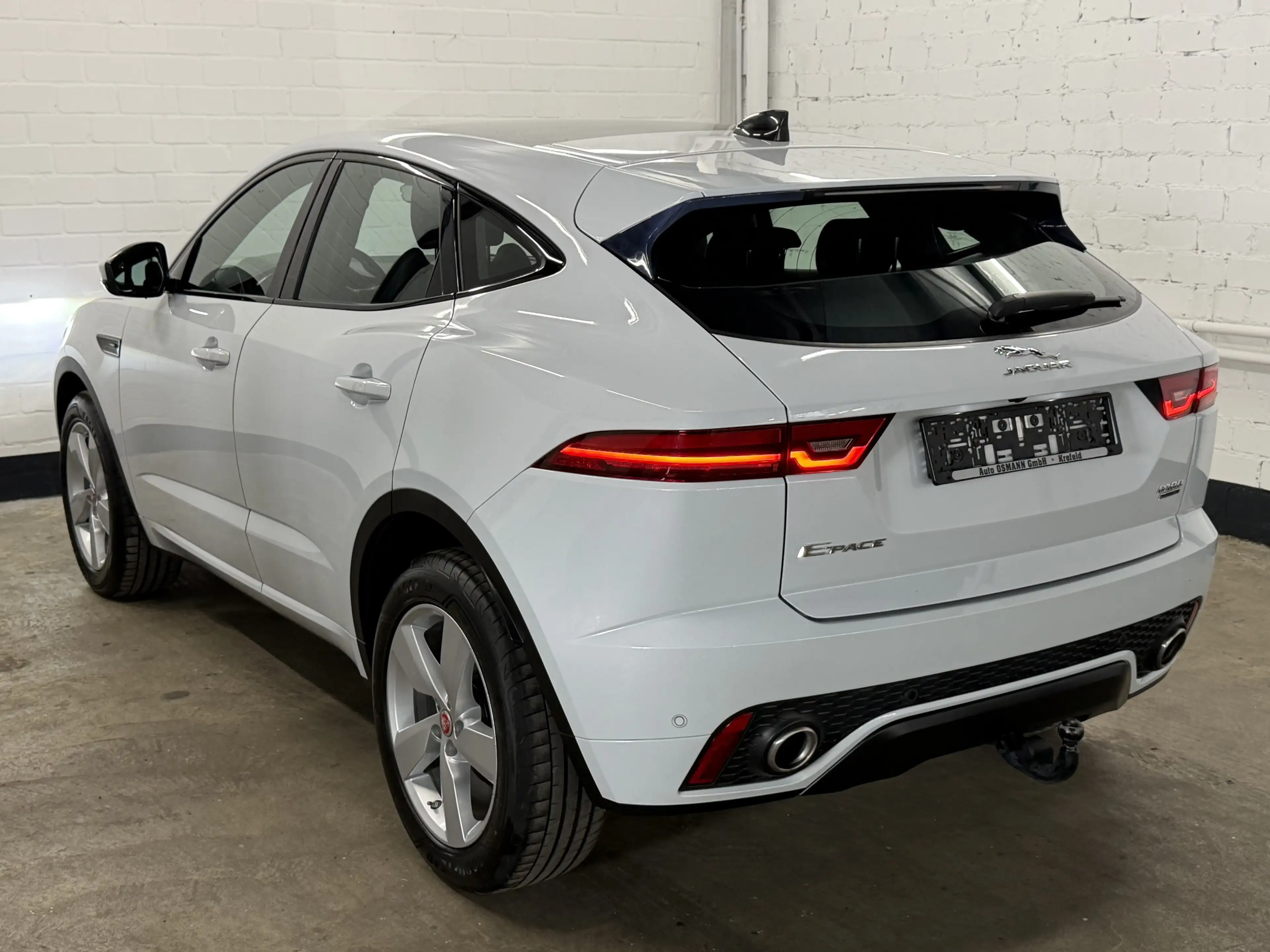 Jaguar E-Pace Chequered Flag AWD   TOTW.   RFK   AHK — photo 6