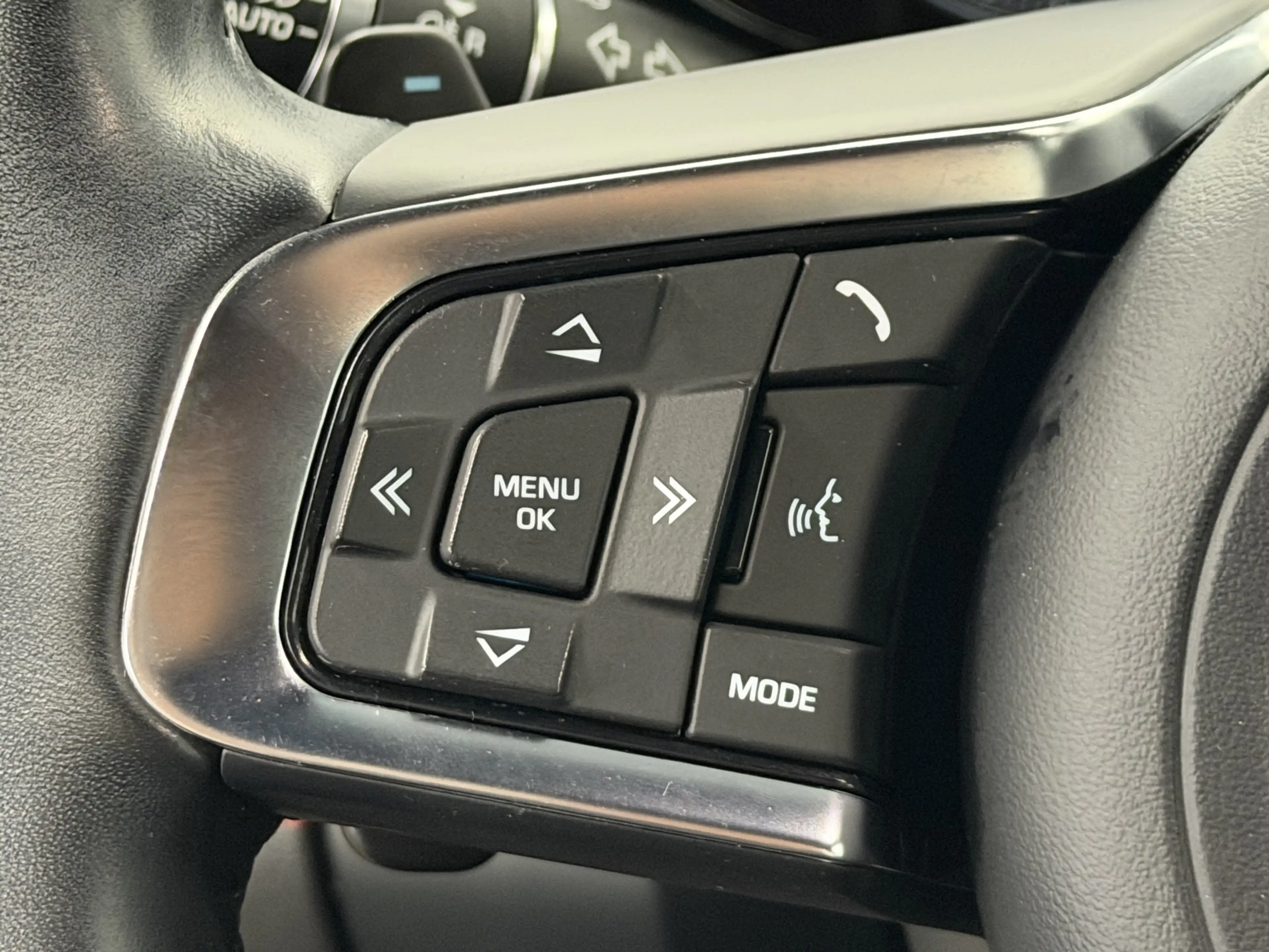 Jaguar E-Pace Chequered Flag AWD   TOTW.   RFK   AHK — photo 14