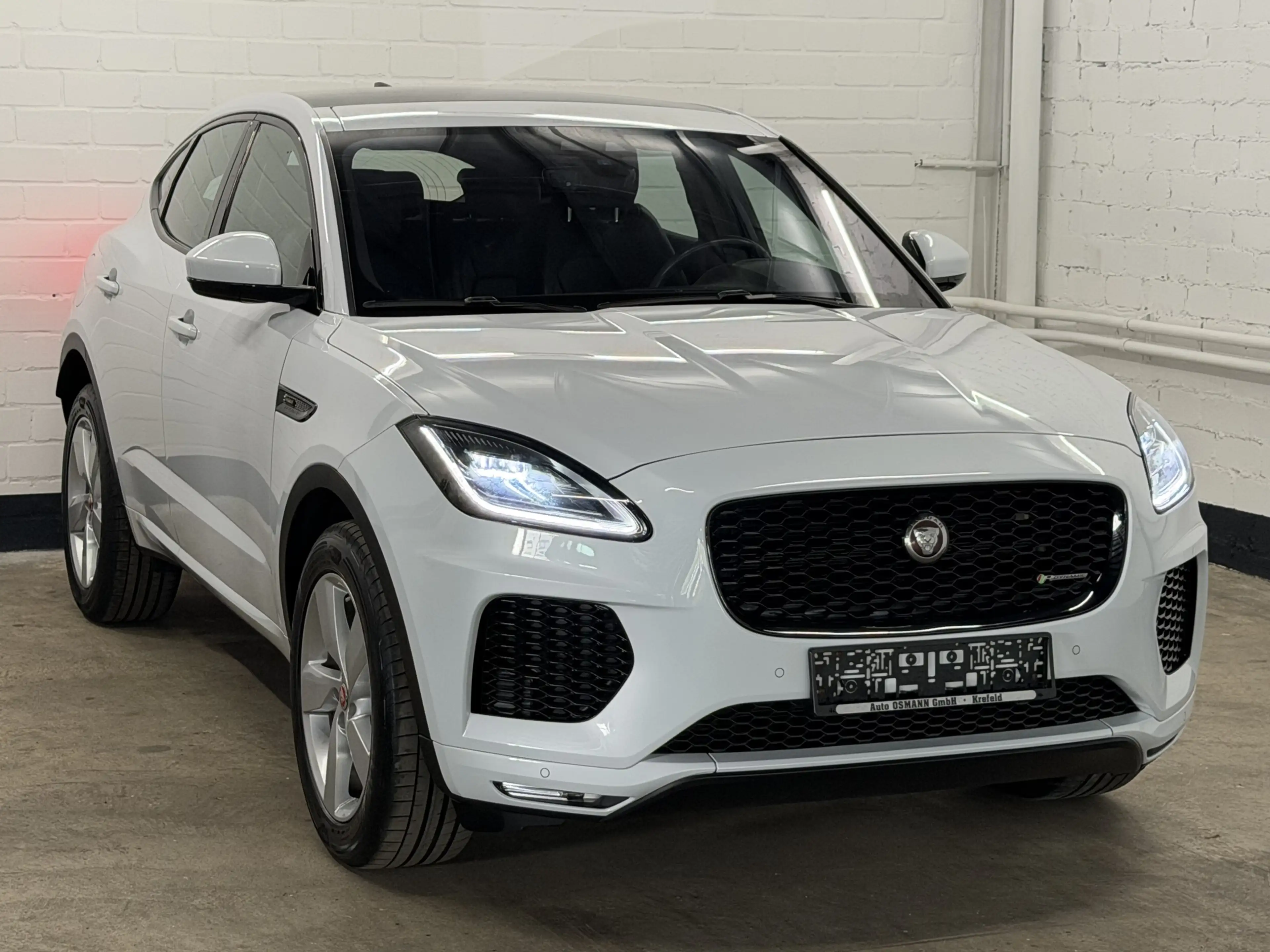 Jaguar E-Pace Chequered Flag AWD   TOTW.   RFK   AHK — photo 3