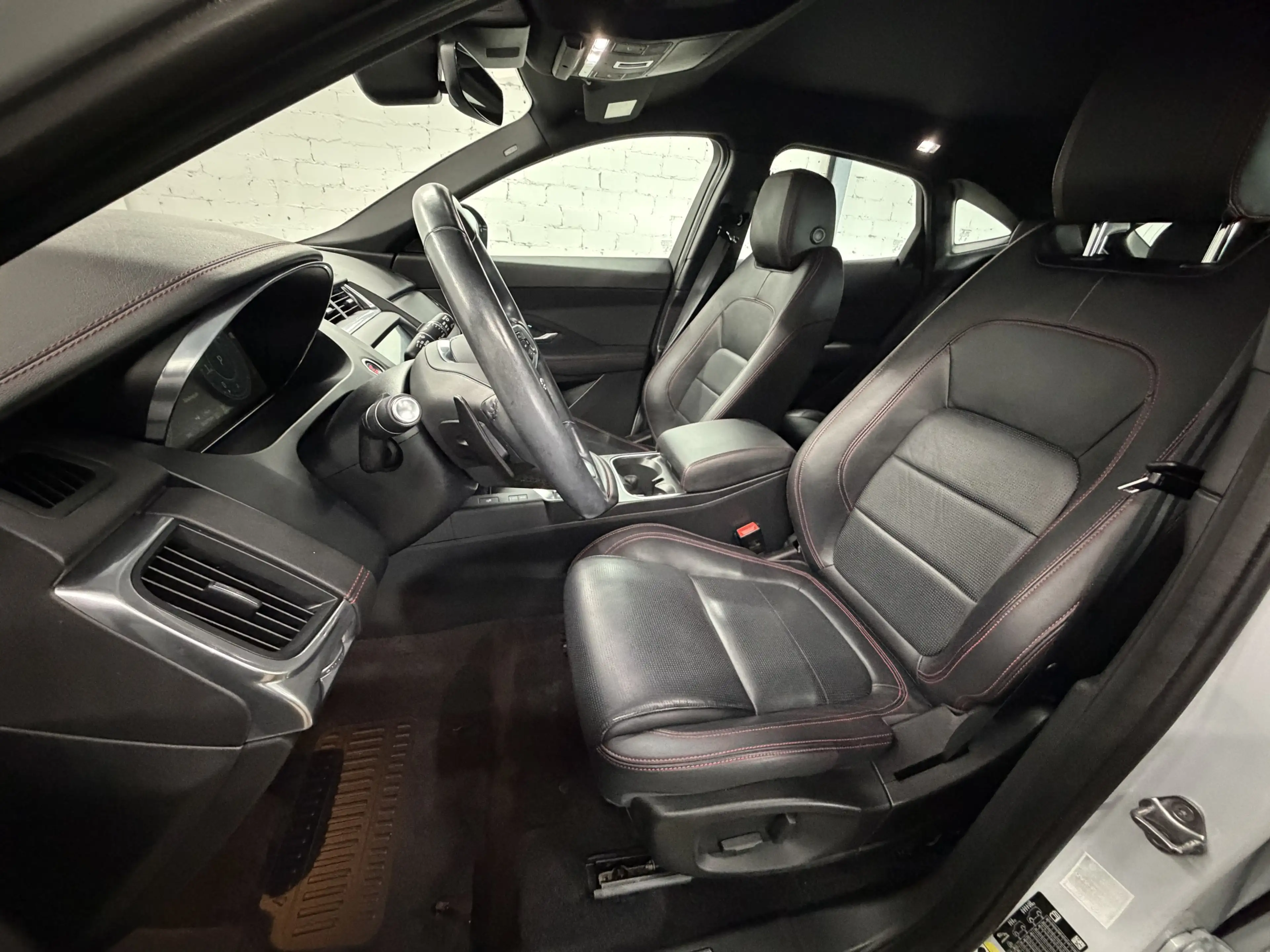 Jaguar E-Pace Chequered Flag AWD   TOTW.   RFK   AHK — photo 10